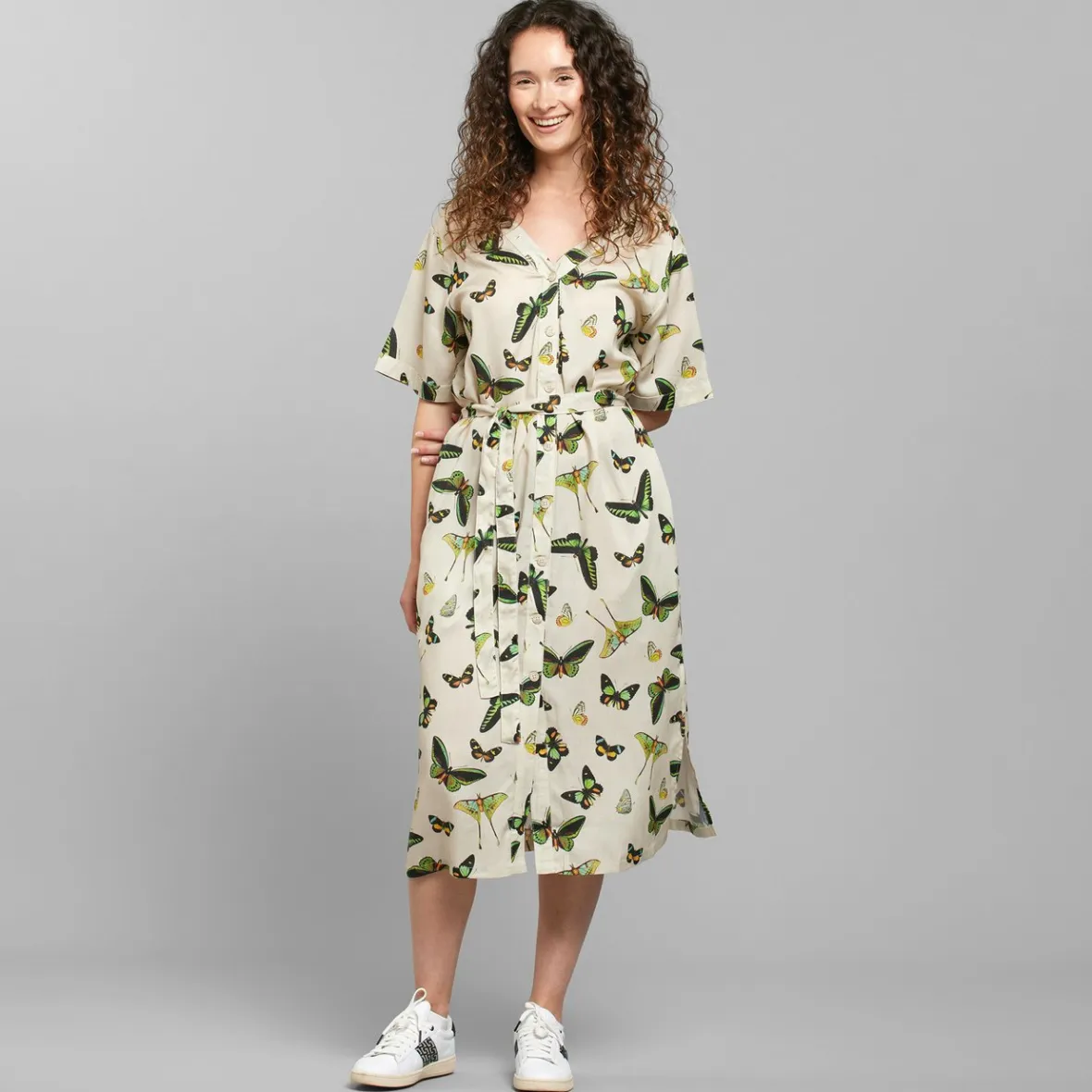 Robe Femme Bornholm - Motif Papillon Printanier en Blanc Crémeux | Collection Exclusive en Promotion