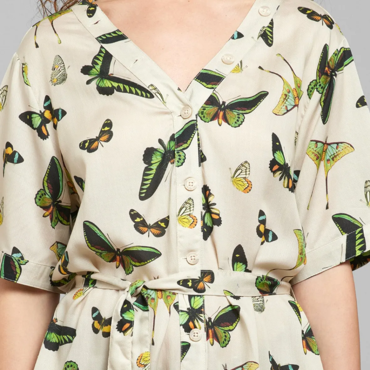 Robe Femme Bornholm - Motif Papillon Printanier en Blanc Crémeux | Collection Exclusive en Promotion