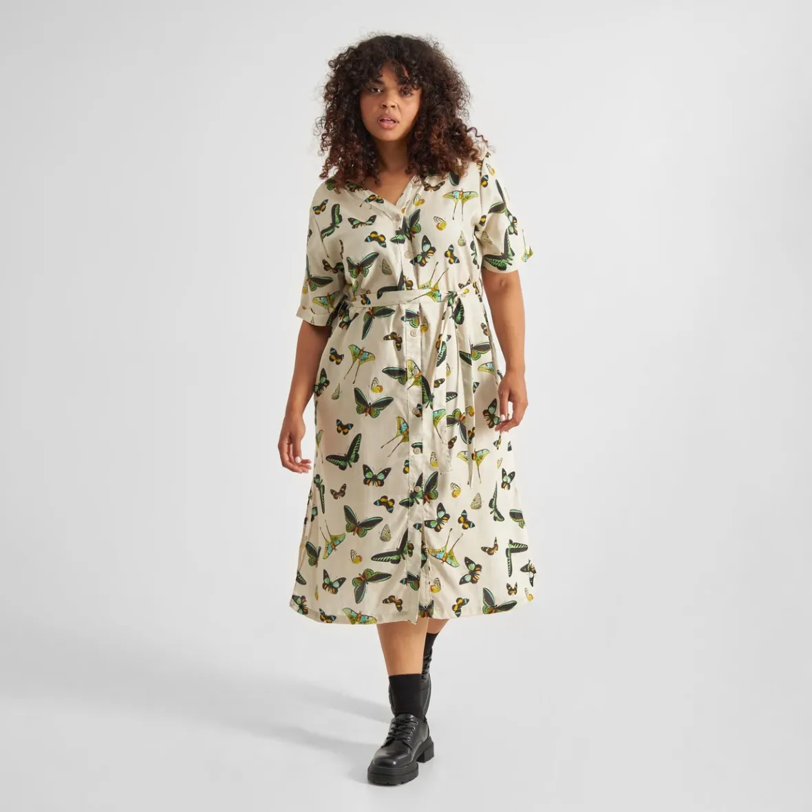 Robe Femme Bornholm - Motif Papillon Printanier en Blanc Crémeux | Collection Exclusive en Promotion