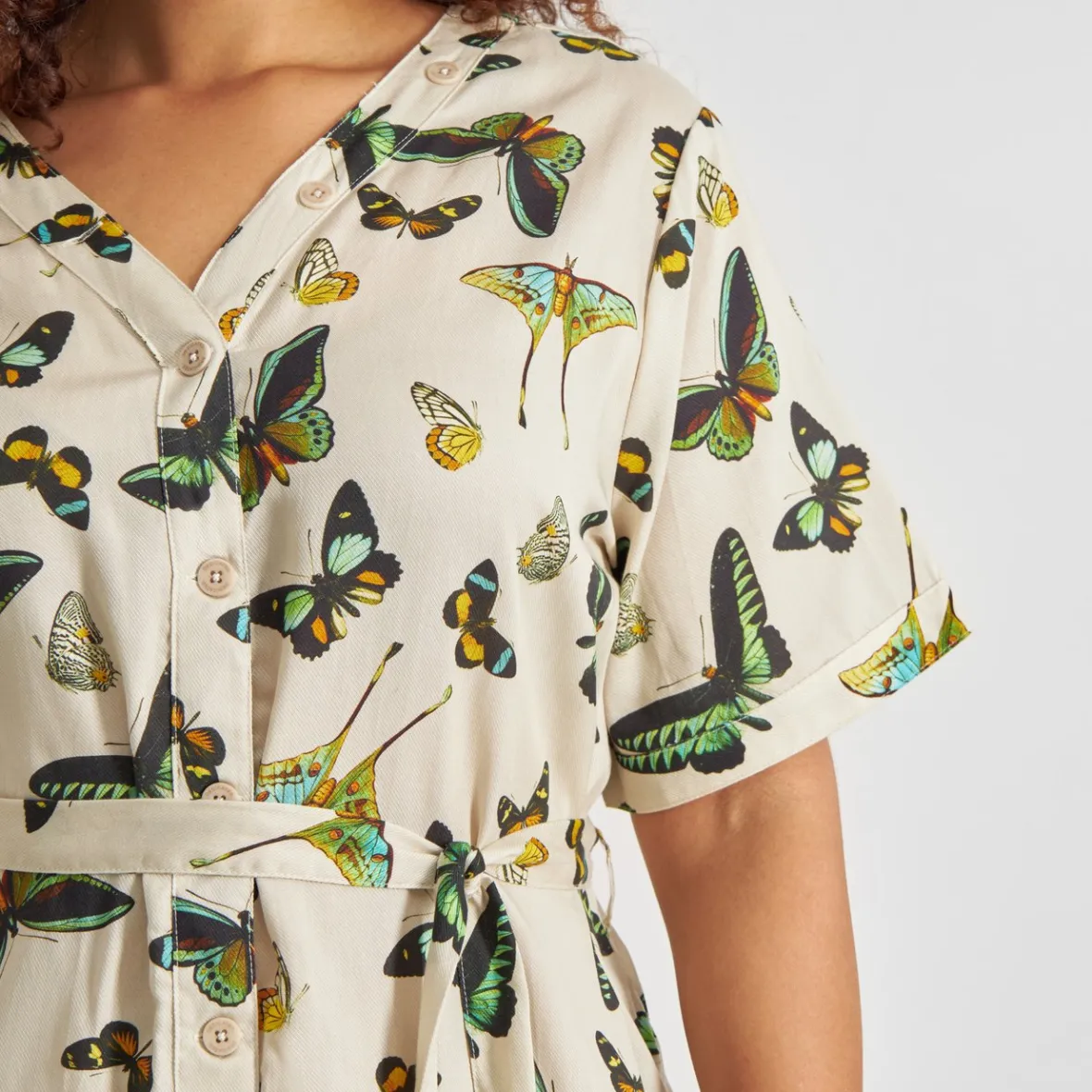 Robe Femme Bornholm - Motif Papillon Printanier en Blanc Crémeux | Collection Exclusive en Promotion