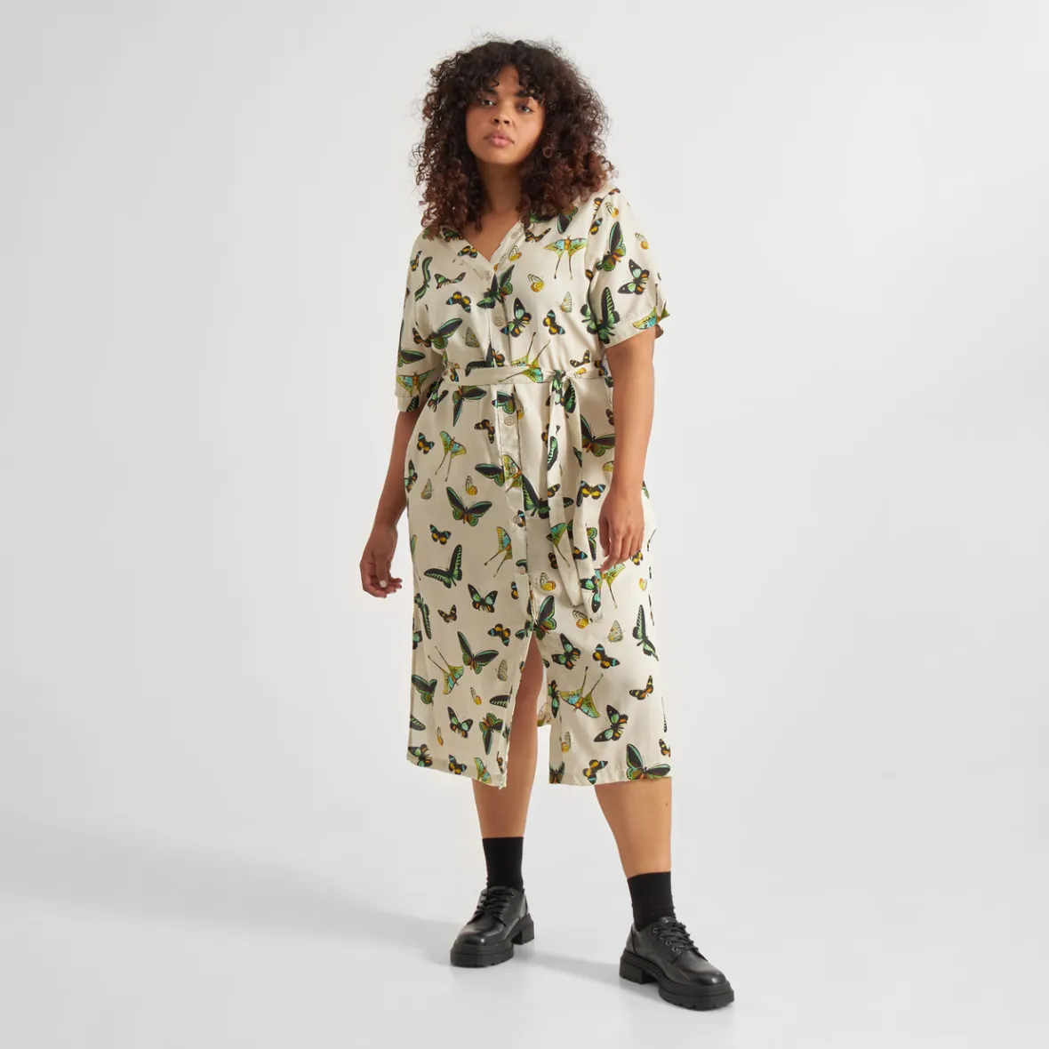 Robe Femme Bornholm - Motif Papillon Printanier en Blanc Crémeux | Collection Exclusive en Promotion