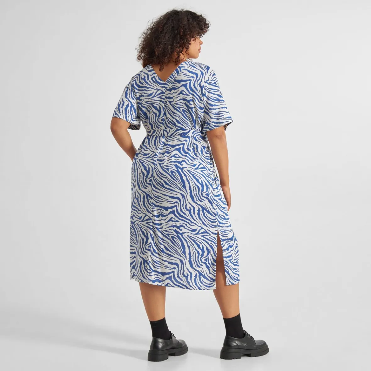 Robe Femme Bornholm Élégante Zébrée Bleu Azur en Promotion Exclusive