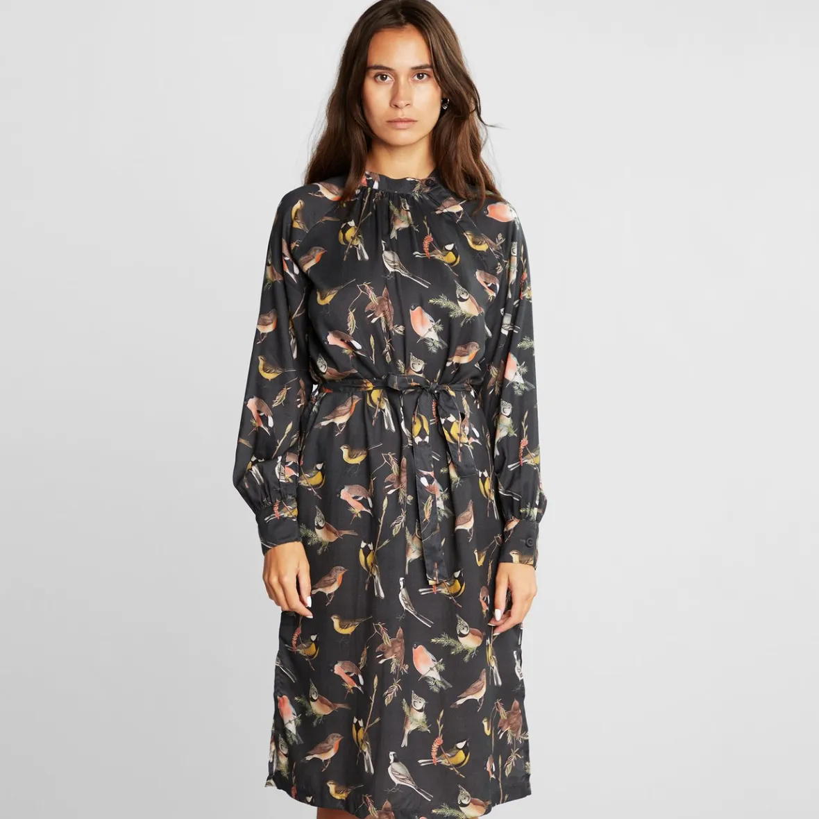 Robe Femme Automne - Motifs Oiseaux Élégants en Noir | Collection Sunne à Petit Prix