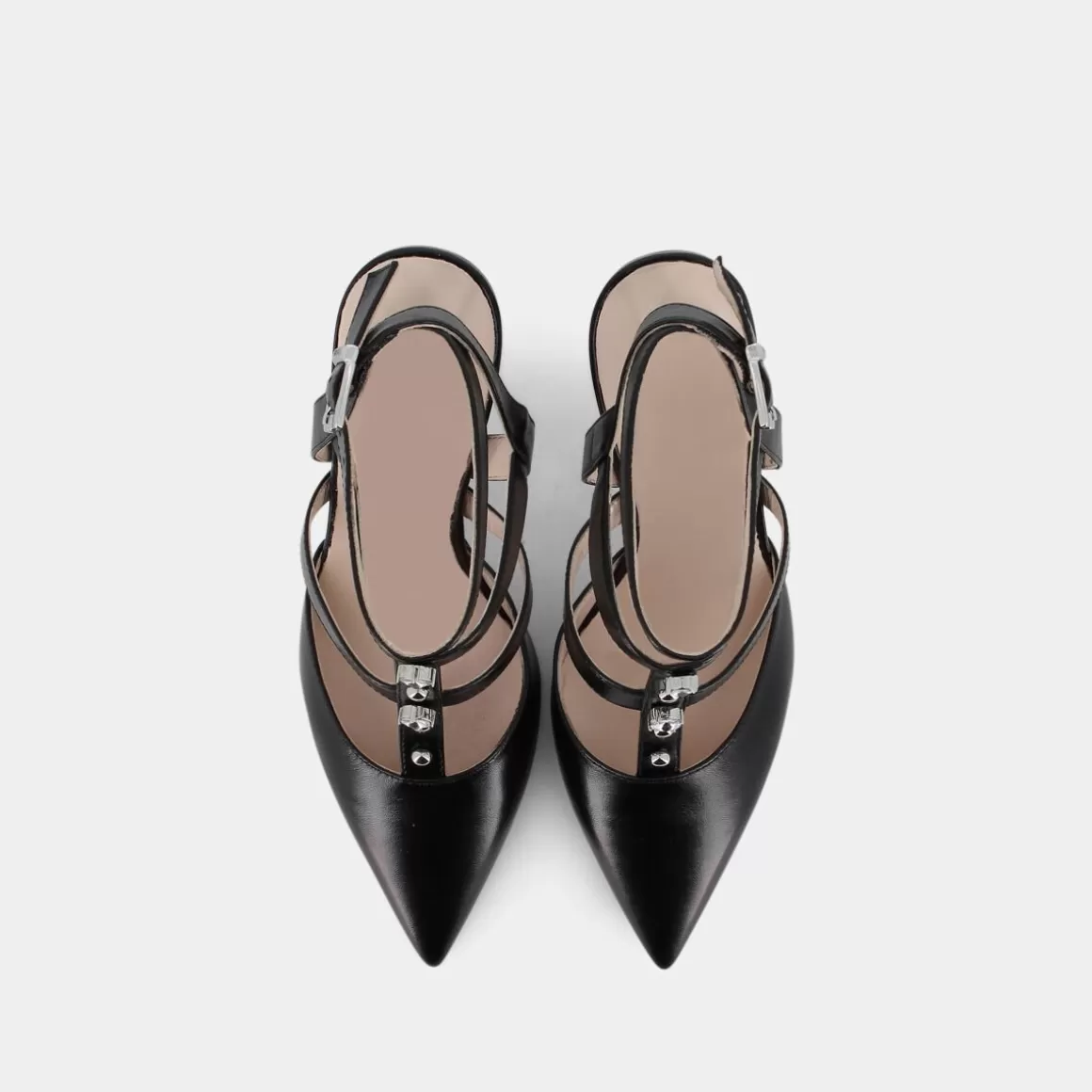 Sandales NERO GIARDINI - Modèle E21833 en Cuir Souple Noir  
Chaussures d'été élégantes à enfiler  
Design italien intemporel pour femme  
Confort optimal avec semelle texturée