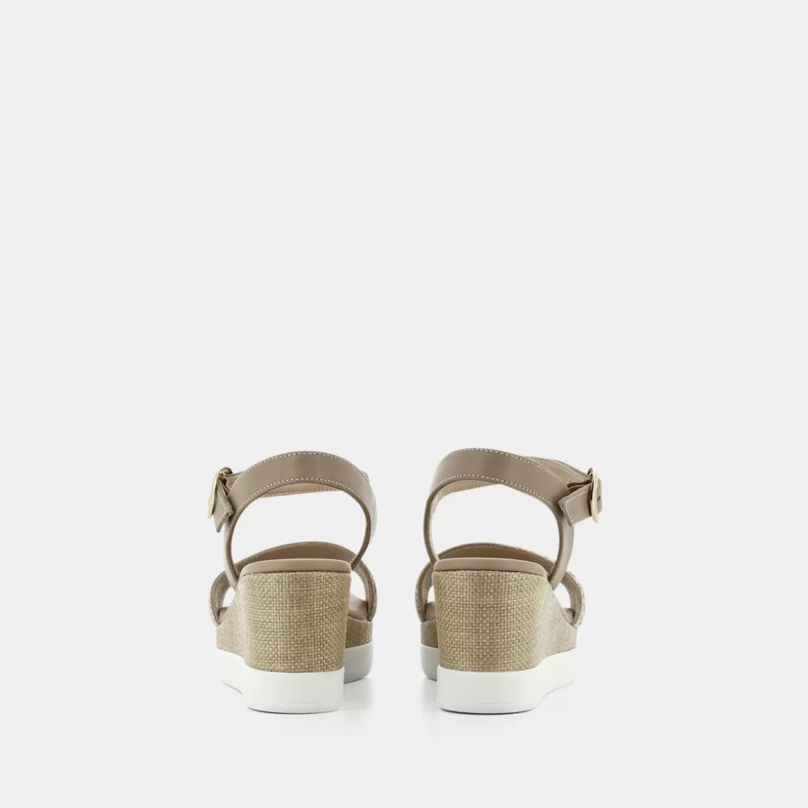 Promotion exclusive : Sandales NERO GIARDINI en cuir souple - Modèle E307720D dans une nuance sable beige intemporelle