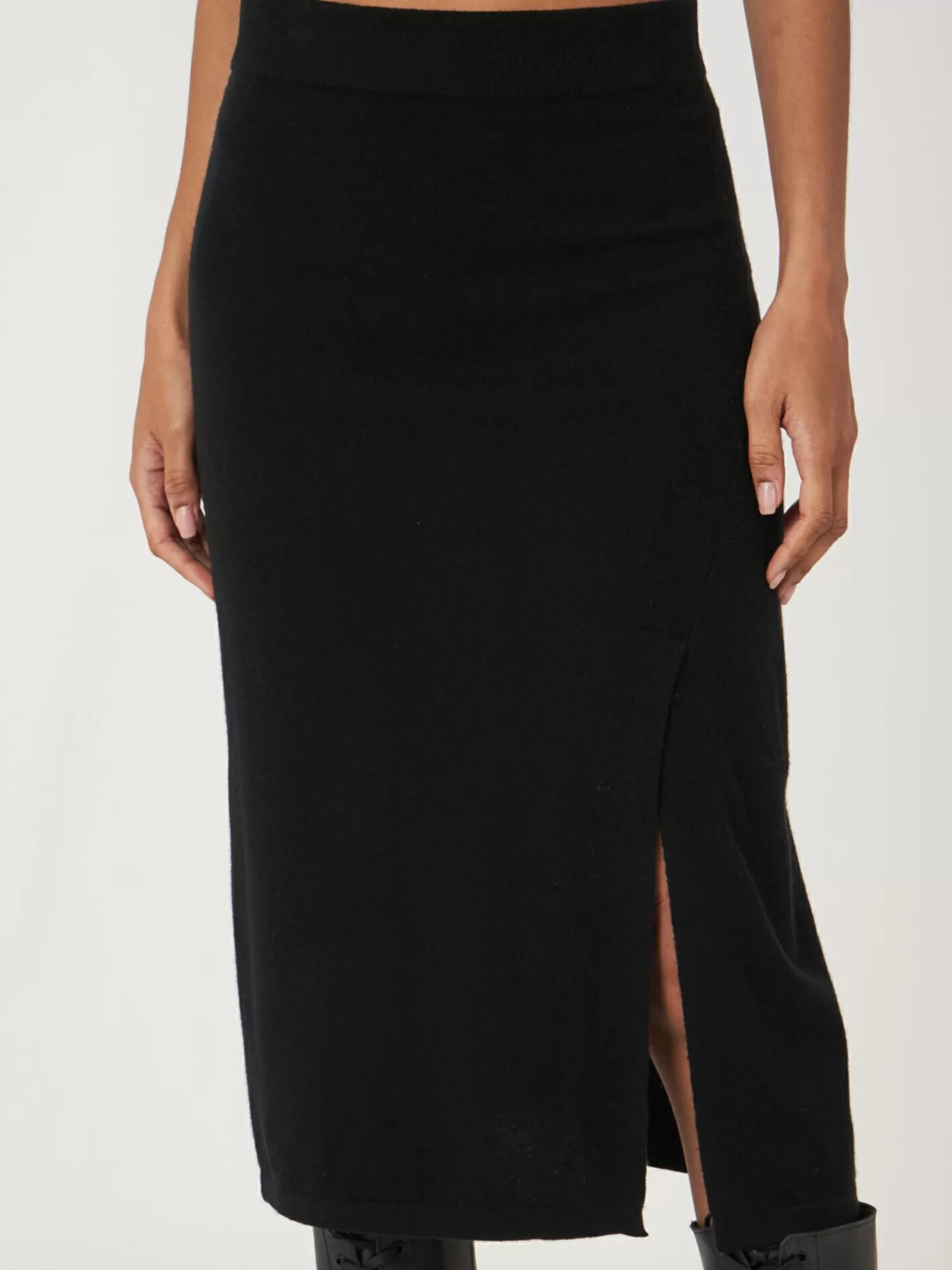 Robe-jupe élégante en cachemire doux - Tricoté main avec fente détailée - Tenue chic pour femme (Collection Automne-Hiver)