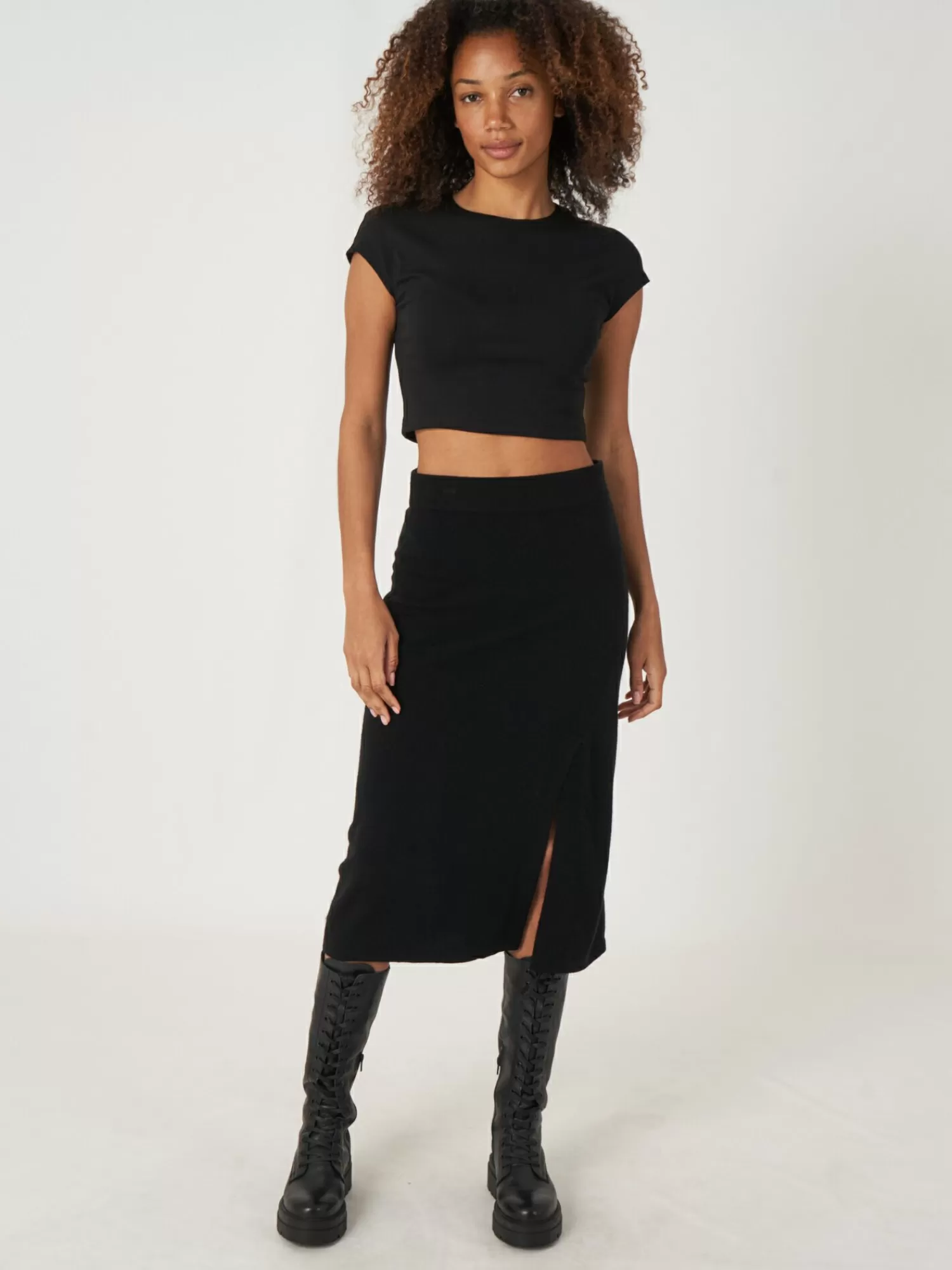 Robe-jupe élégante en cachemire doux - Tricoté main avec fente détailée - Tenue chic pour femme (Collection Automne-Hiver)
