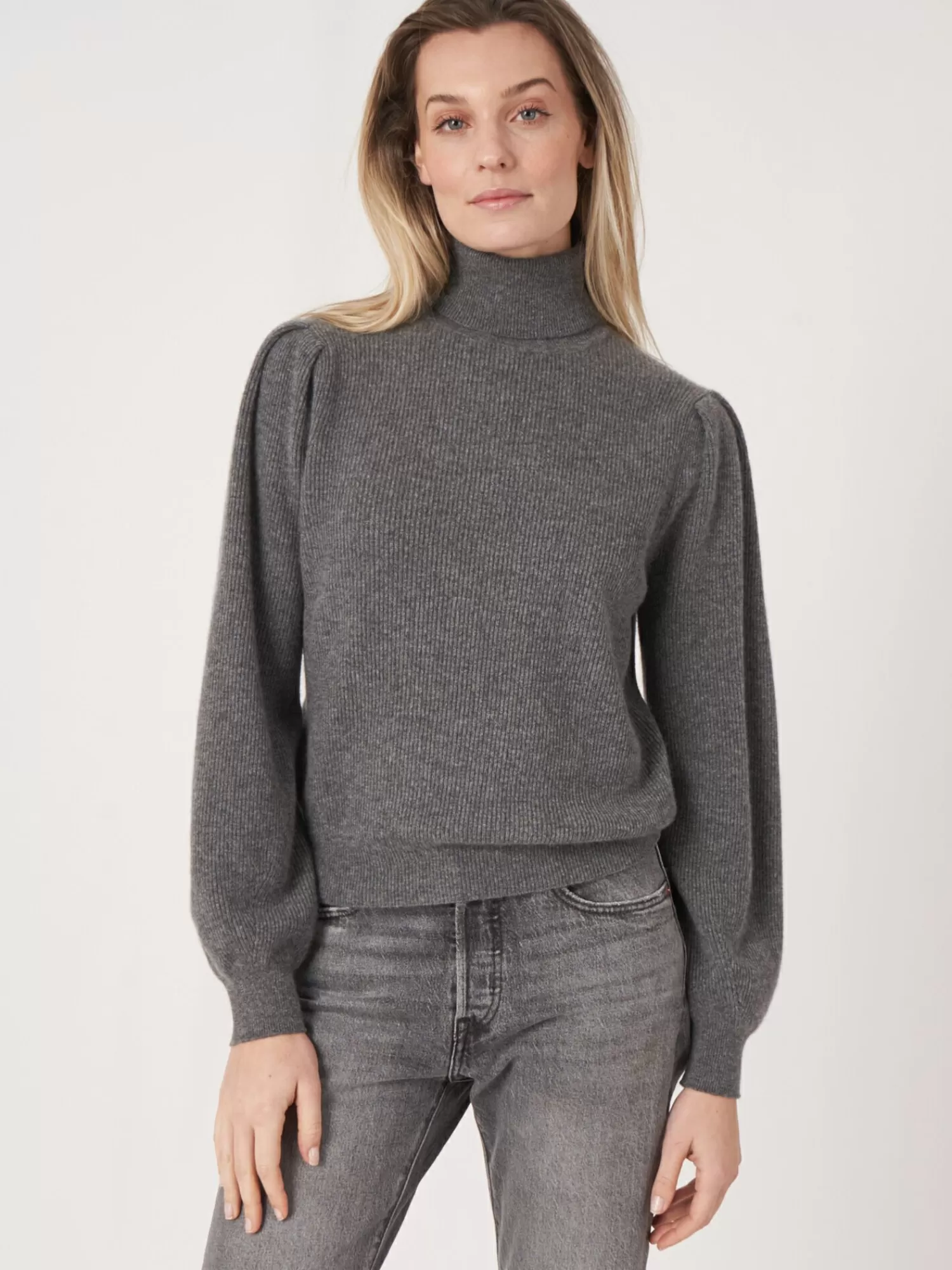 Doux Pull Femme en Cachemire - Col Montant Élégant et Tricotage Délicat pour Confort Hivernal
