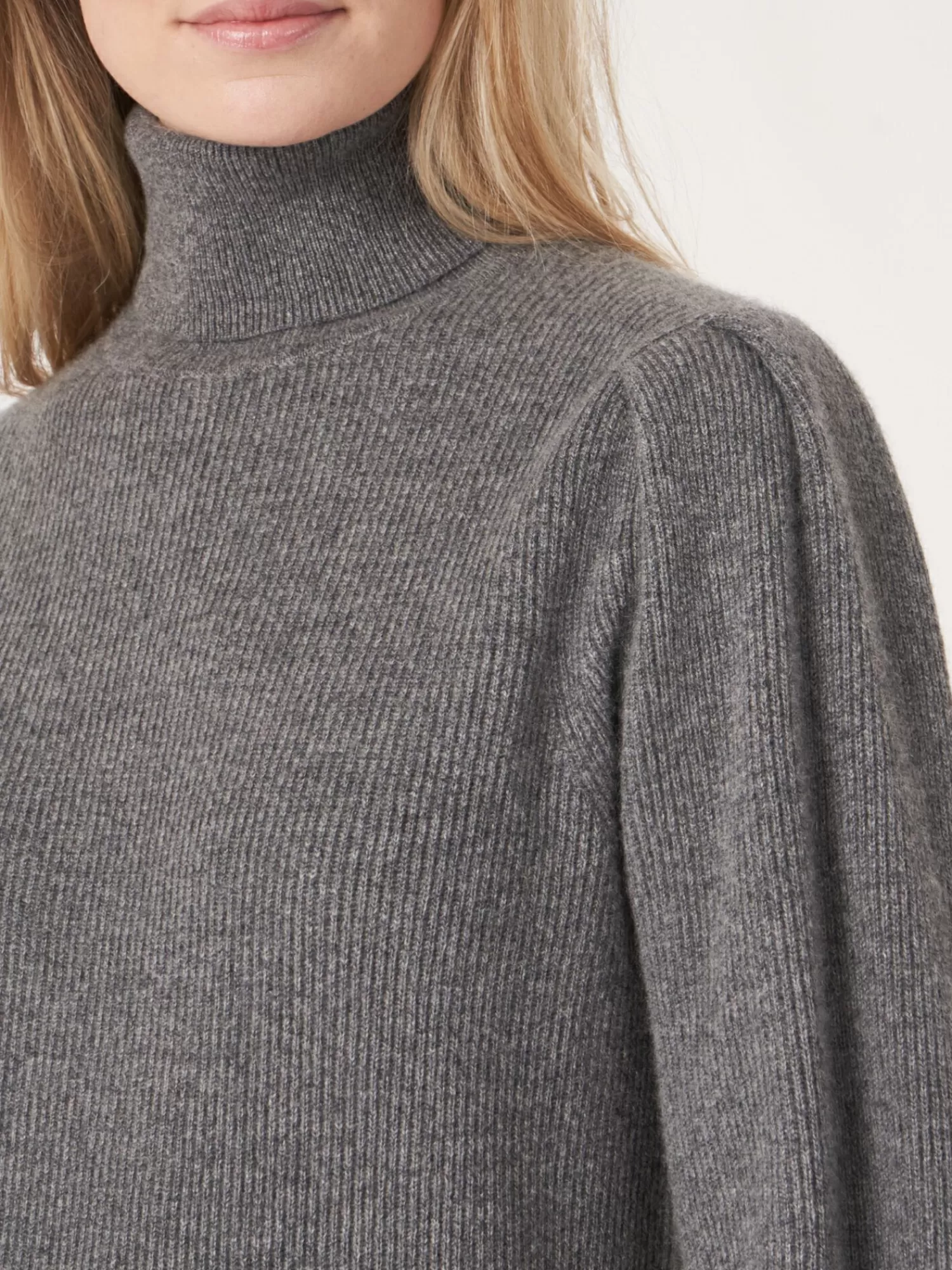 Doux Pull Femme en Cachemire - Col Montant Élégant et Tricotage Délicat pour Confort Hivernal