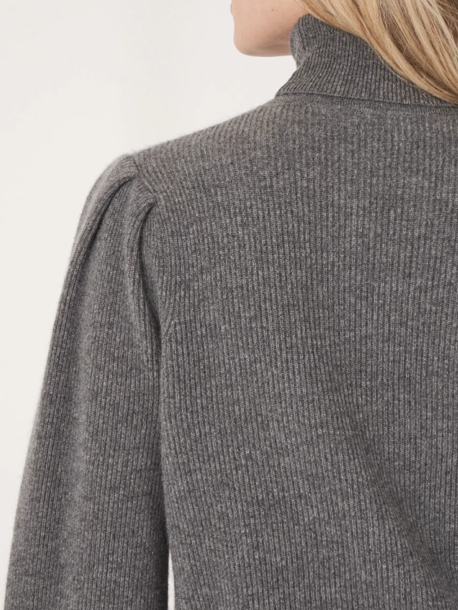 Doux Pull Femme en Cachemire - Col Montant Élégant et Tricotage Délicat pour Confort Hivernal