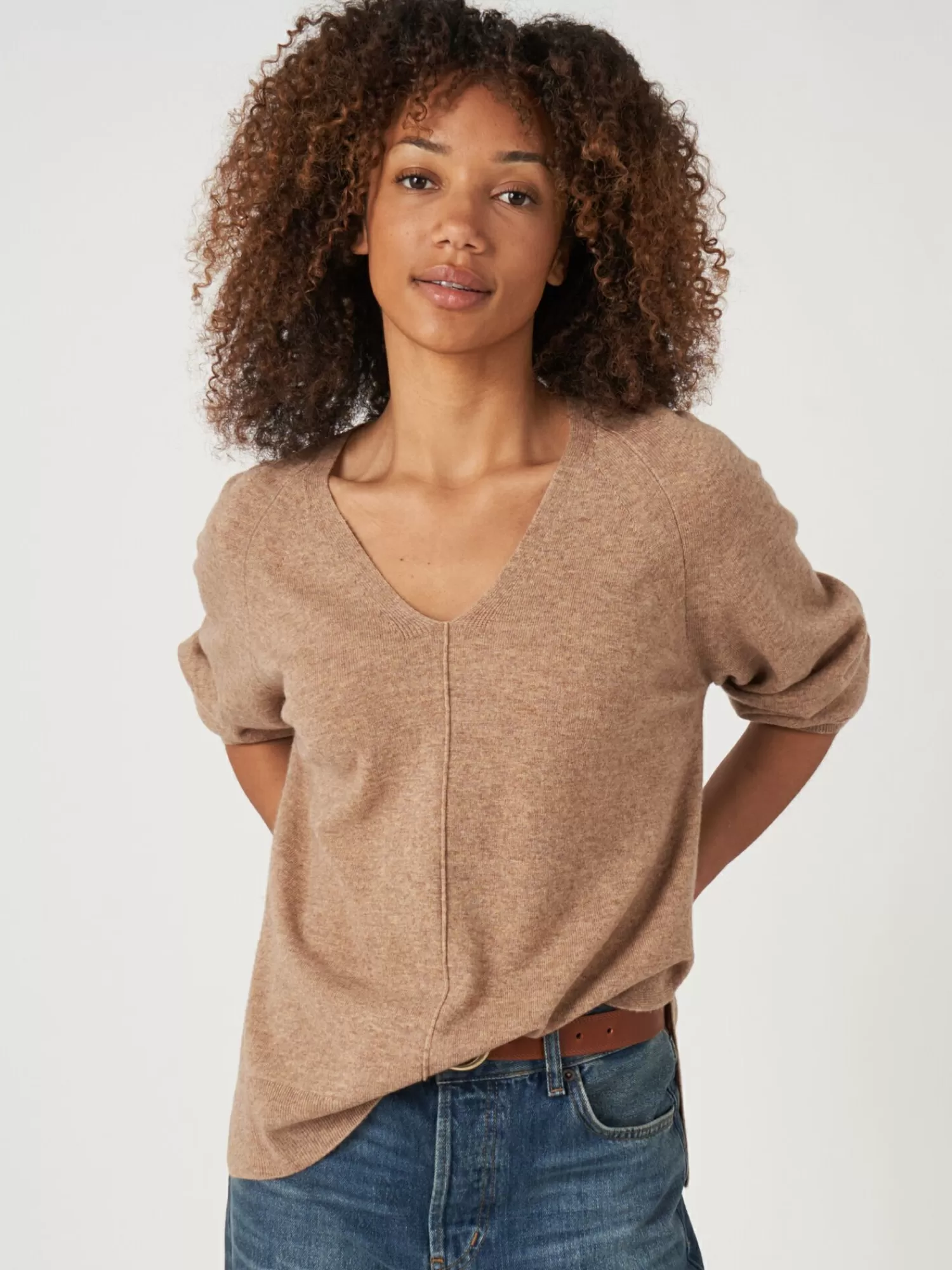 Pull Femme Élégant à Col en V - Tricotage Délicat avec Fentes Latérales - Confort et Style à Petit Prix