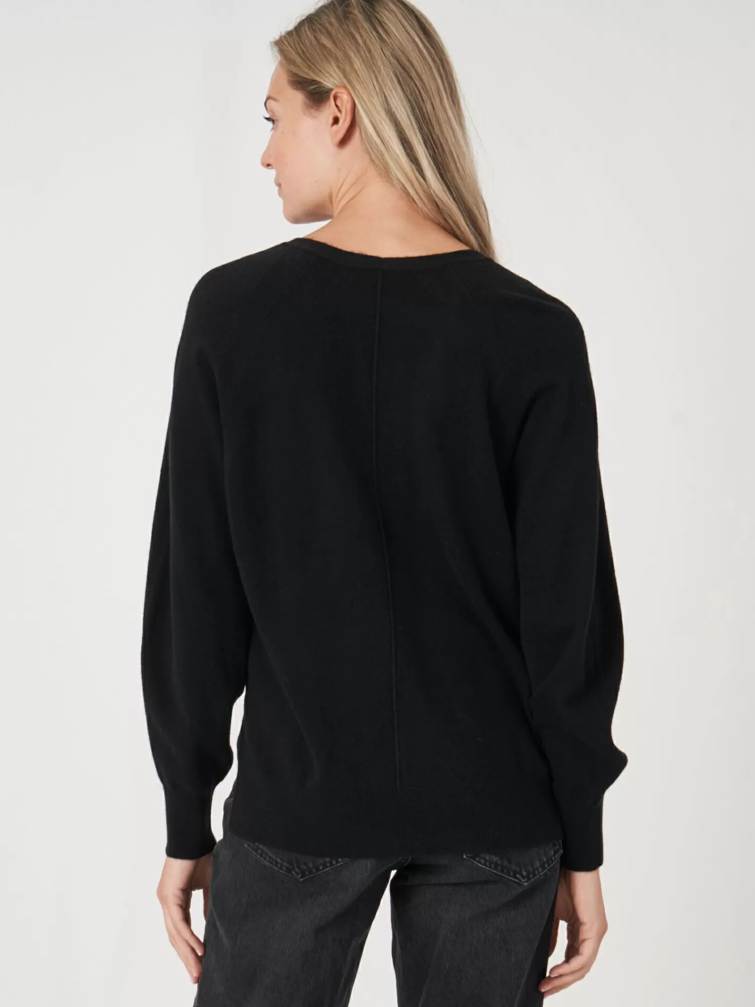 Pull Femme Col en V Tricotage Fin avec Fentes Latérales - Confort Élégant et Coupe Moderne