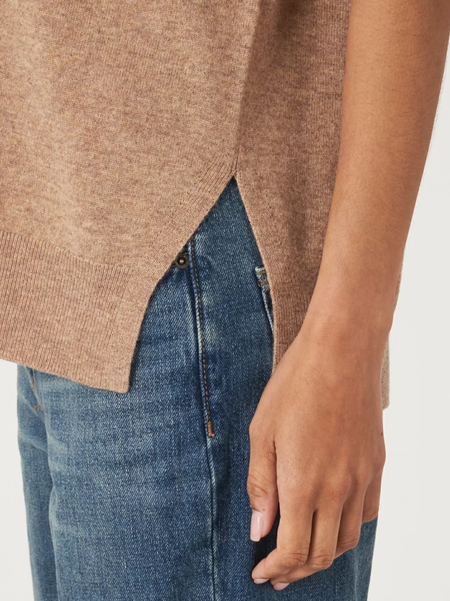 Pull Femme Élégant à Col en V - Tricotage Délicat avec Fentes Latérales - Confort et Style à Petit Prix