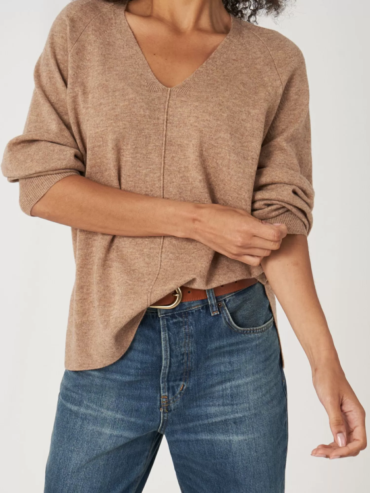 Pull Femme Élégant à Col en V - Tricotage Délicat avec Fentes Latérales - Confort et Style à Petit Prix