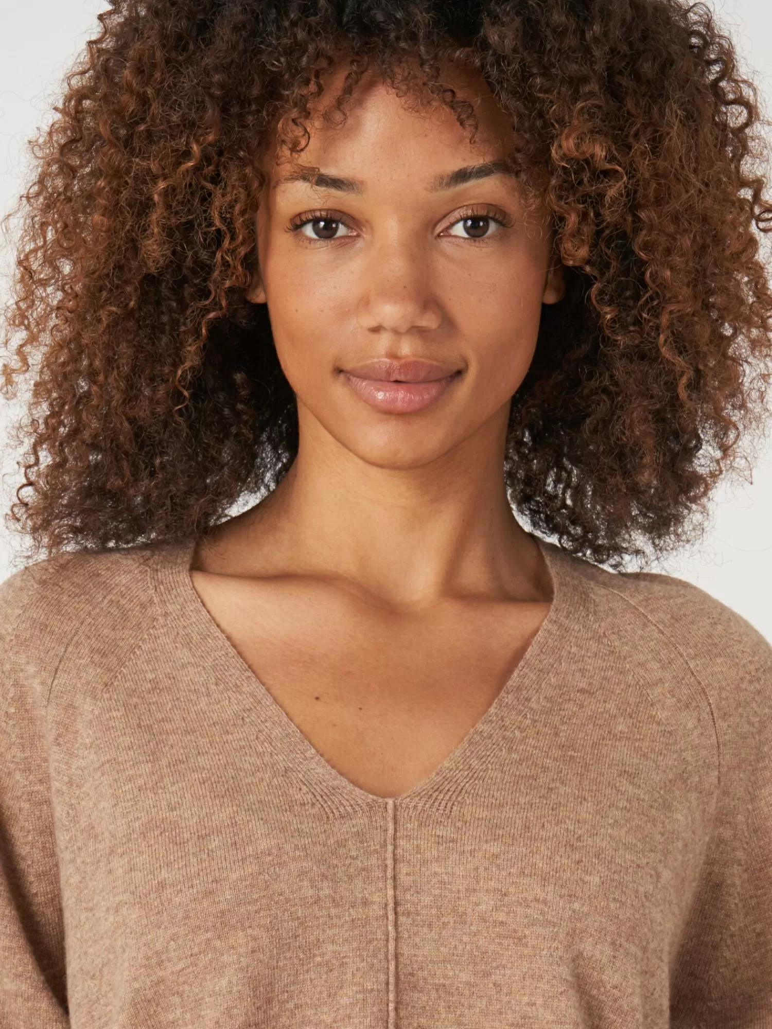 Pull Femme Élégant à Col en V - Tricotage Délicat avec Fentes Latérales - Confort et Style à Petit Prix