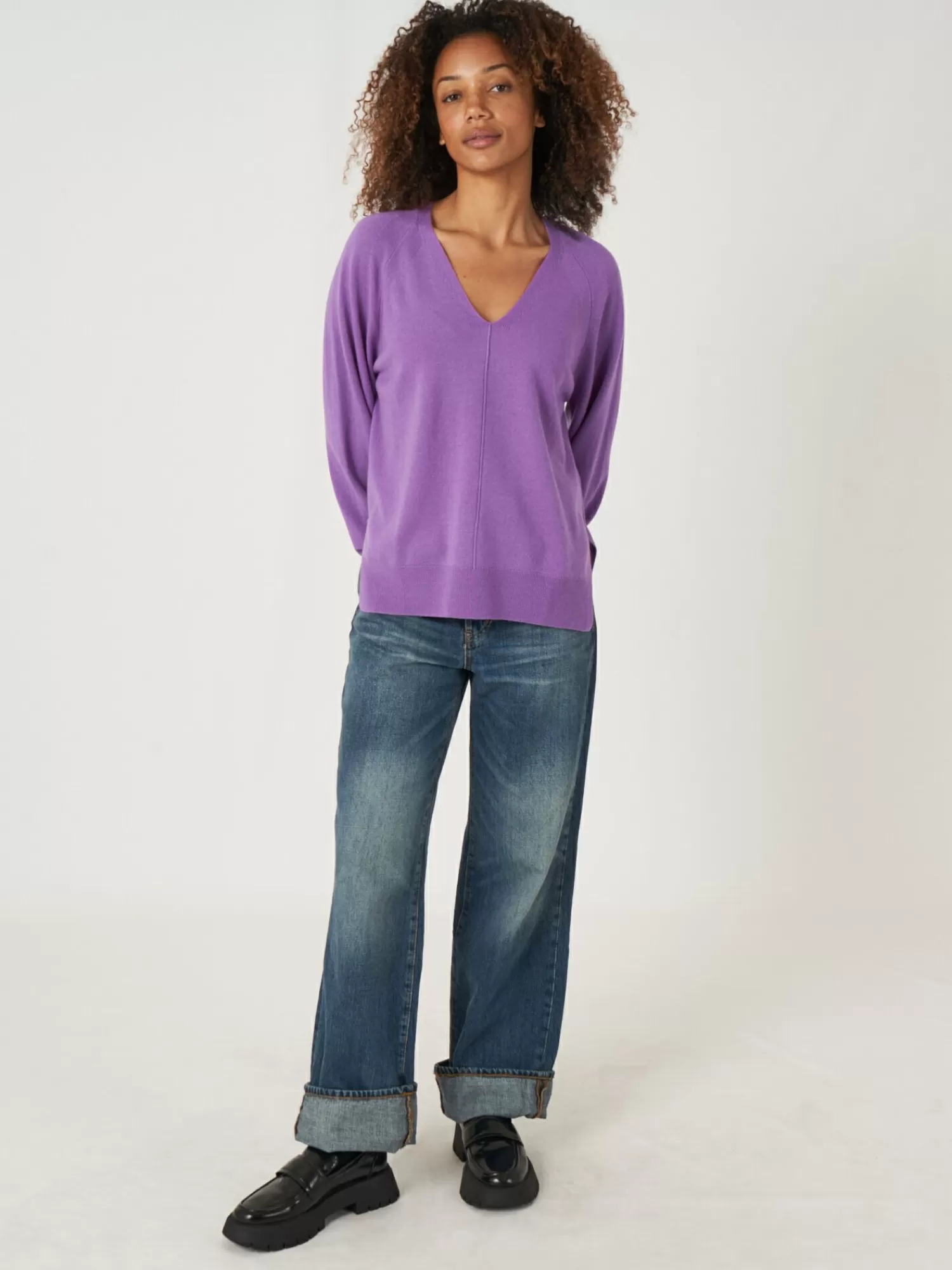 Pull Femme Élégant Col en V - Tricotage Délicat avec Fentes Latérales pour un Style Confortable et Tendance