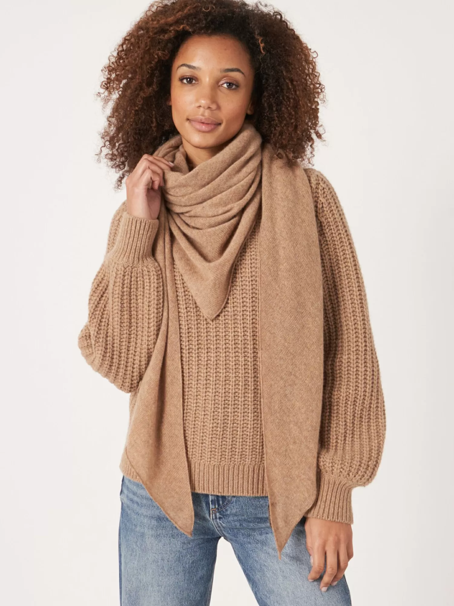 Écharpe Triangle en Cachemire Biologique Tricoté Main - Douceur Hivernale pour Femme