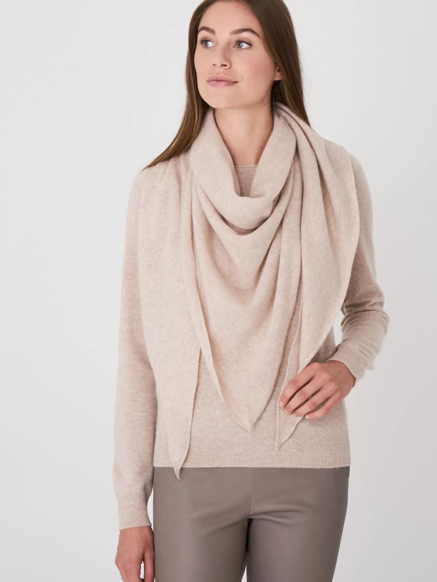 Écharpe Triangle en Cachemire Bio Tricot Main - Accessoire Élégant pour Femme (Dernière Chance en Soldes)
