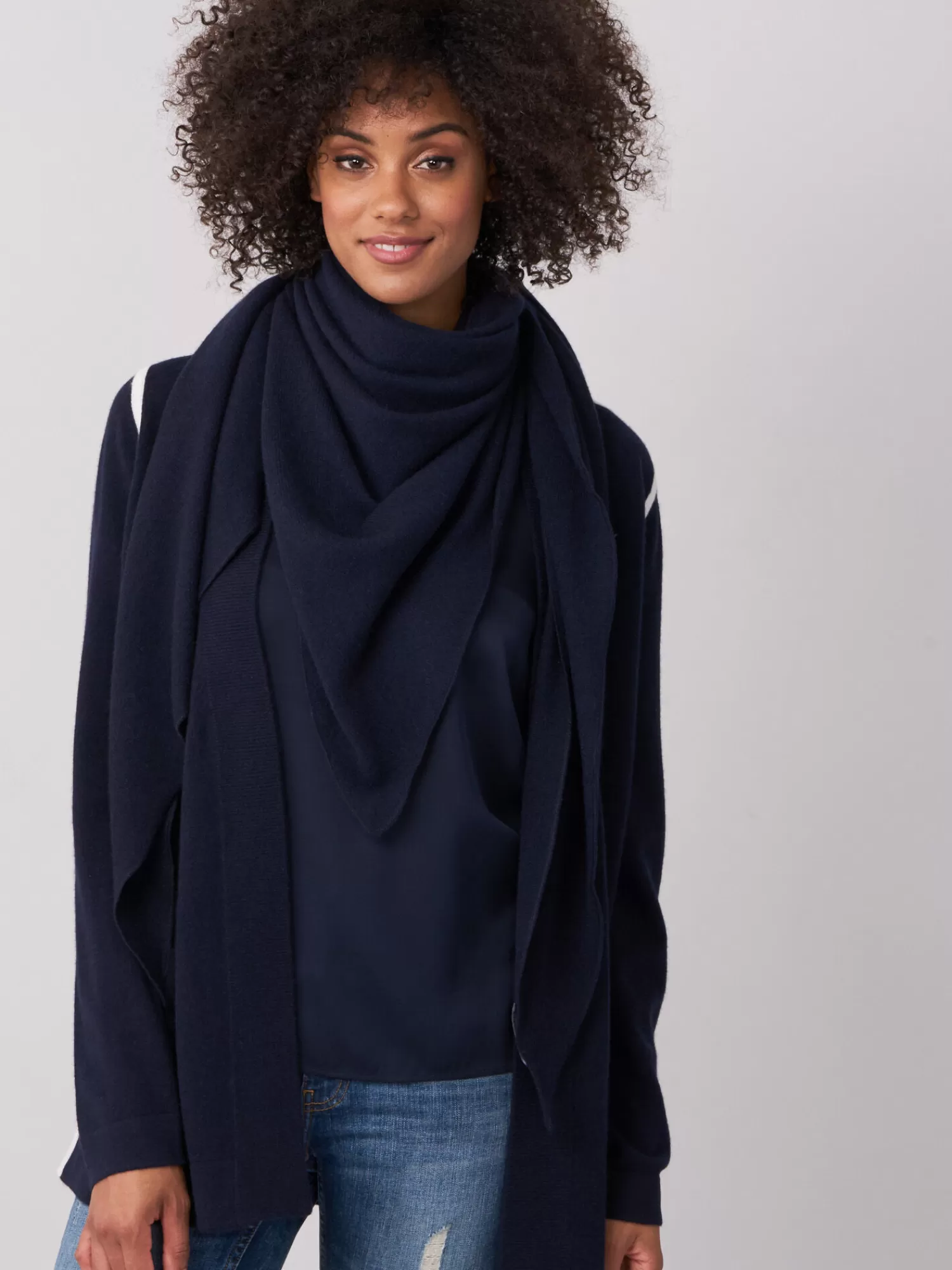 Écharpe Triangulaire Femme en Cachemire Biologique - Tricotage Main Léger pour Élégance Hivernale