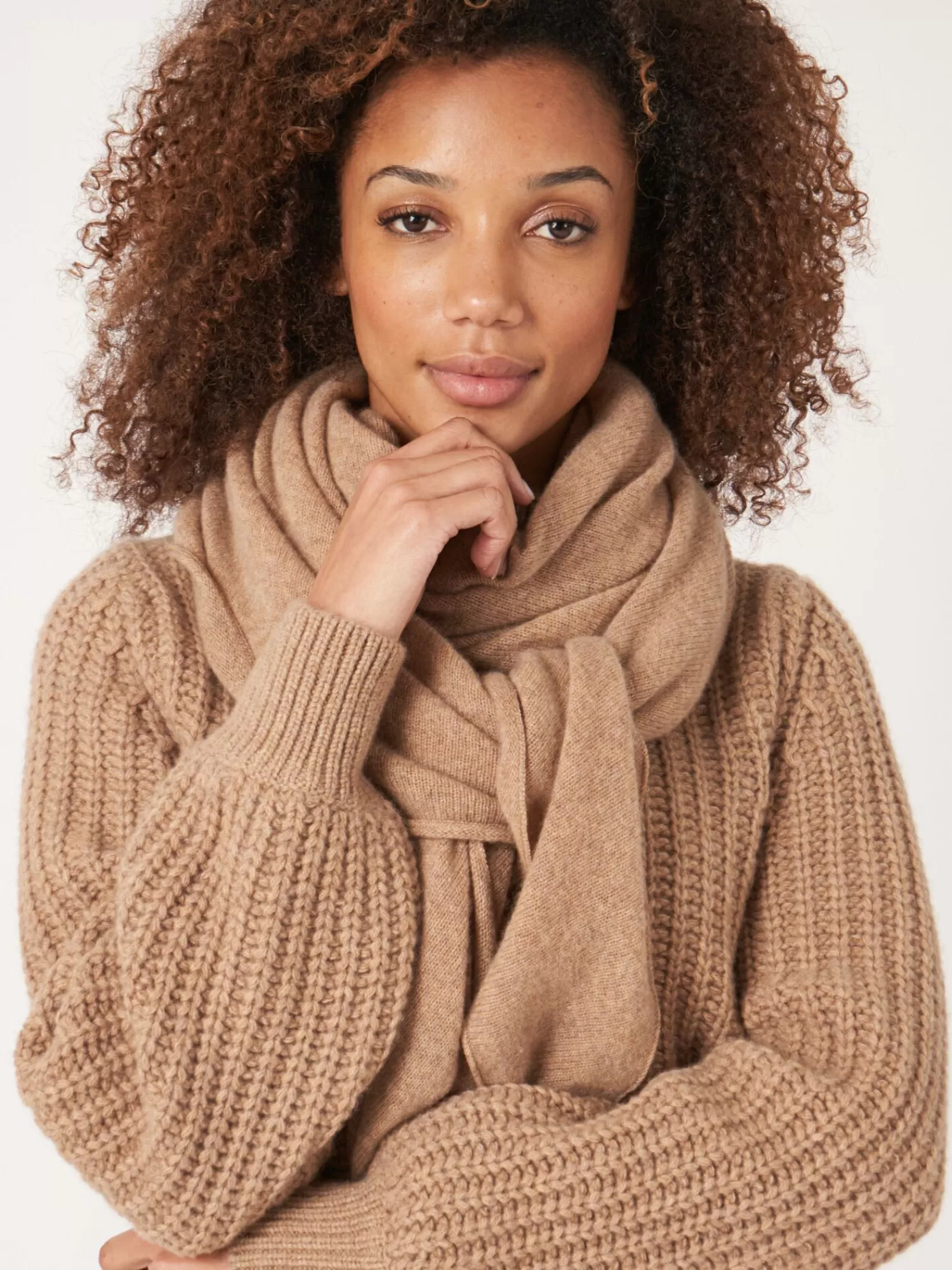 Écharpe Triangle en Cachemire Biologique Tricoté Main - Douceur Hivernale pour Femme