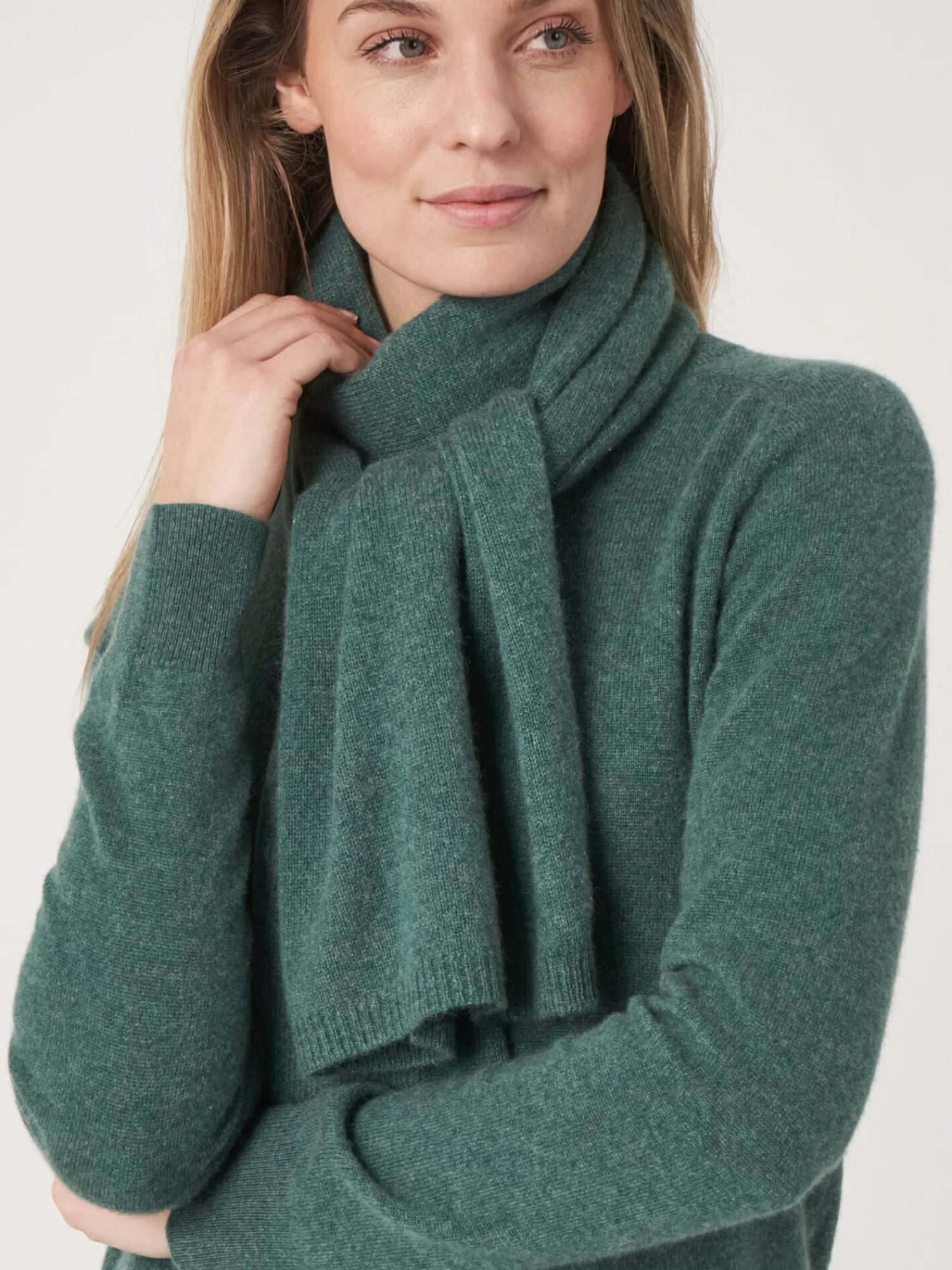 Écharpe en Cachemire Biologique pour Femmes - Tricotage Délicat, Confort Ultime & Style Intemporel