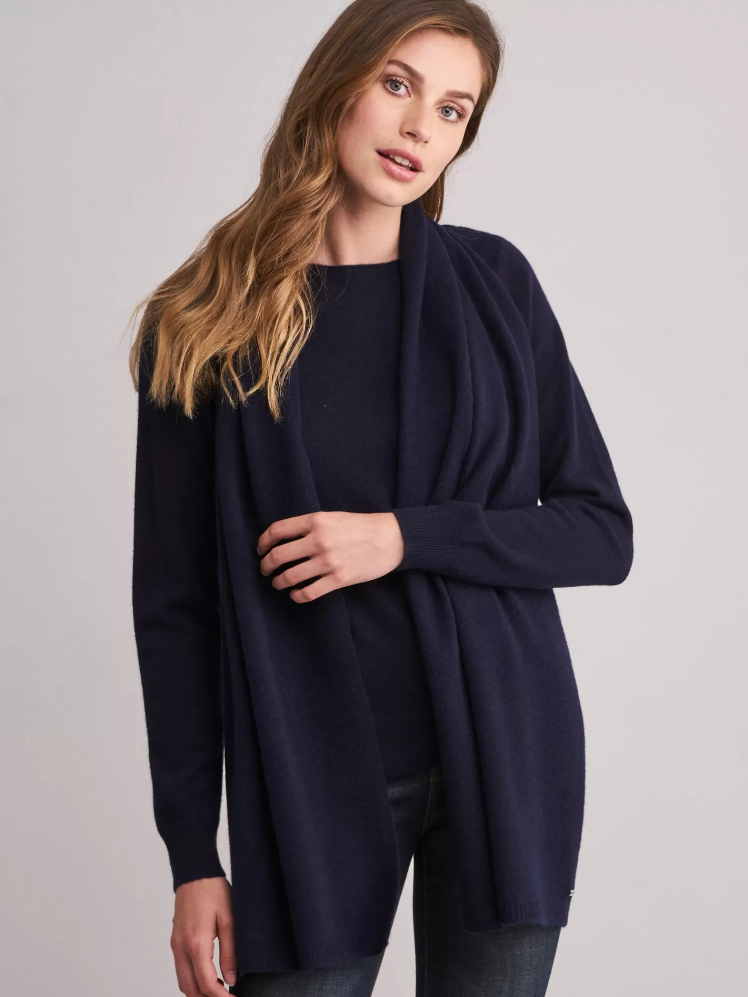 Écharpe Femme en Cashmere Bio Tricoté Main - Délicat Accessoire d'Hiver Élégant