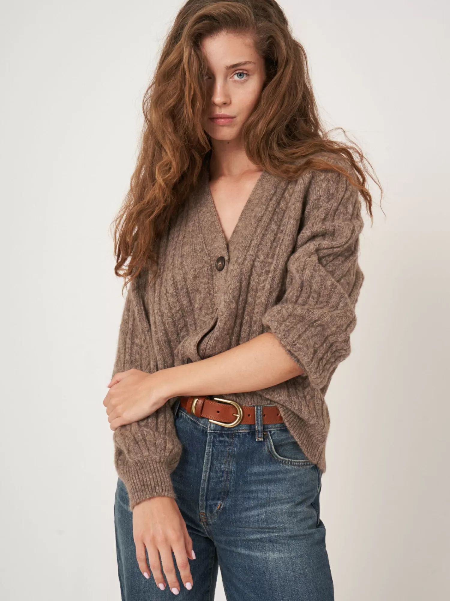 Gilet Femme en Laine Tricotée à Boutonnage - Confortable et Stylé pour un Look Tendance 2024