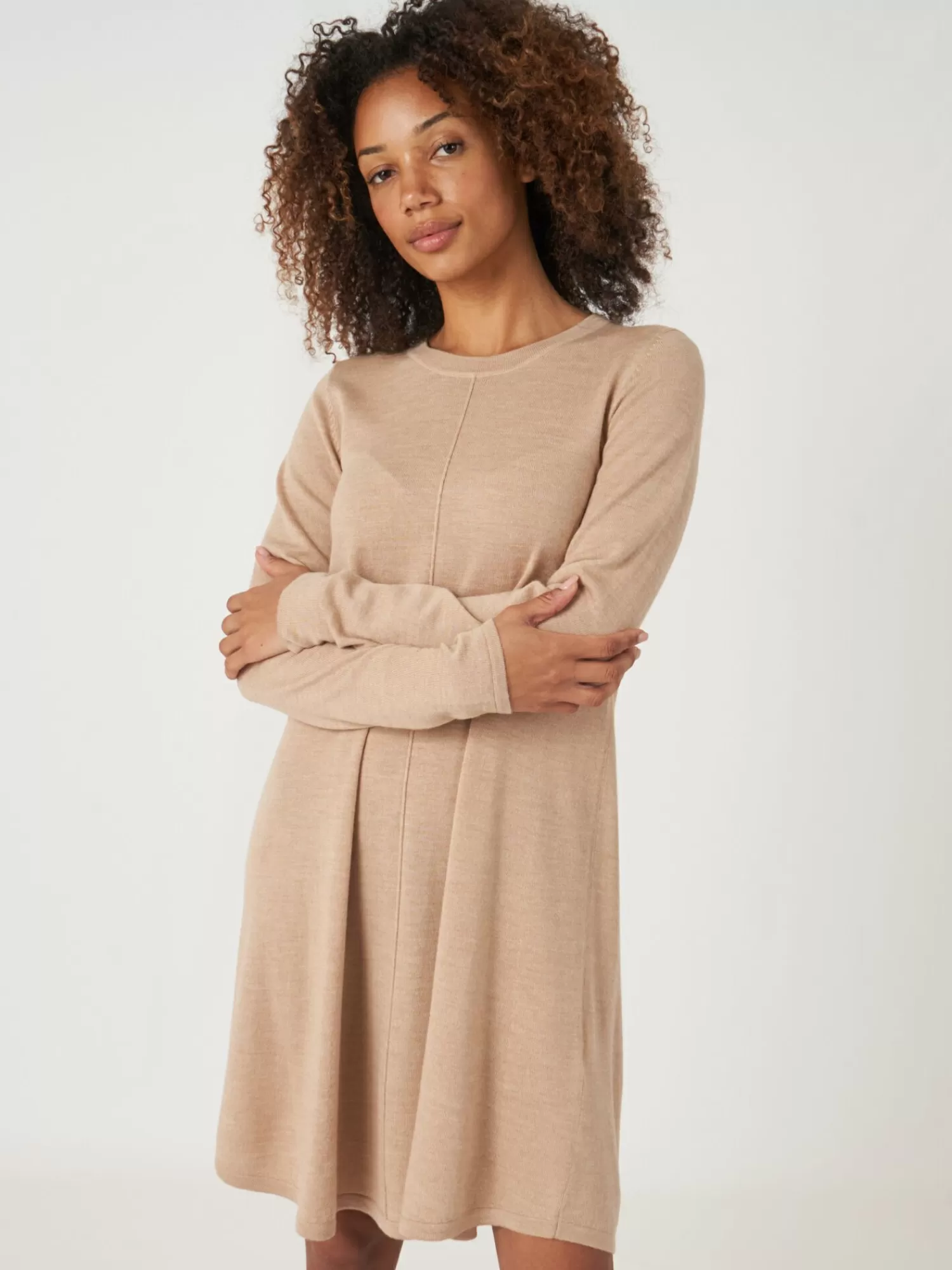 Robe Trapèze Tricotée en Laine Mérinos - Modèle Femme Élégant pour Printemps-Été | Collection 2024