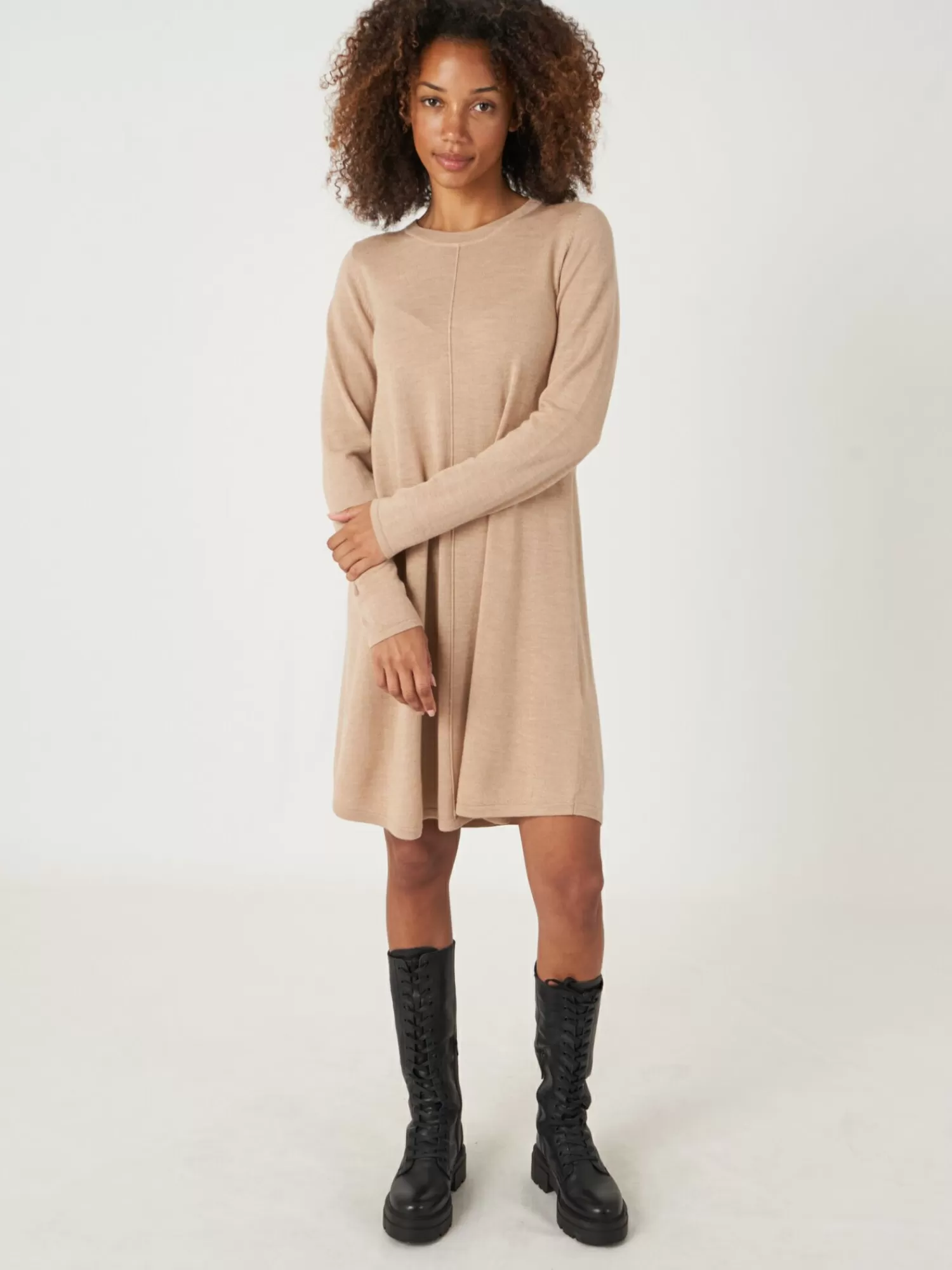 Robe Trapèze Tricotée en Laine Mérinos - Modèle Femme Élégant pour Printemps-Été | Collection 2024