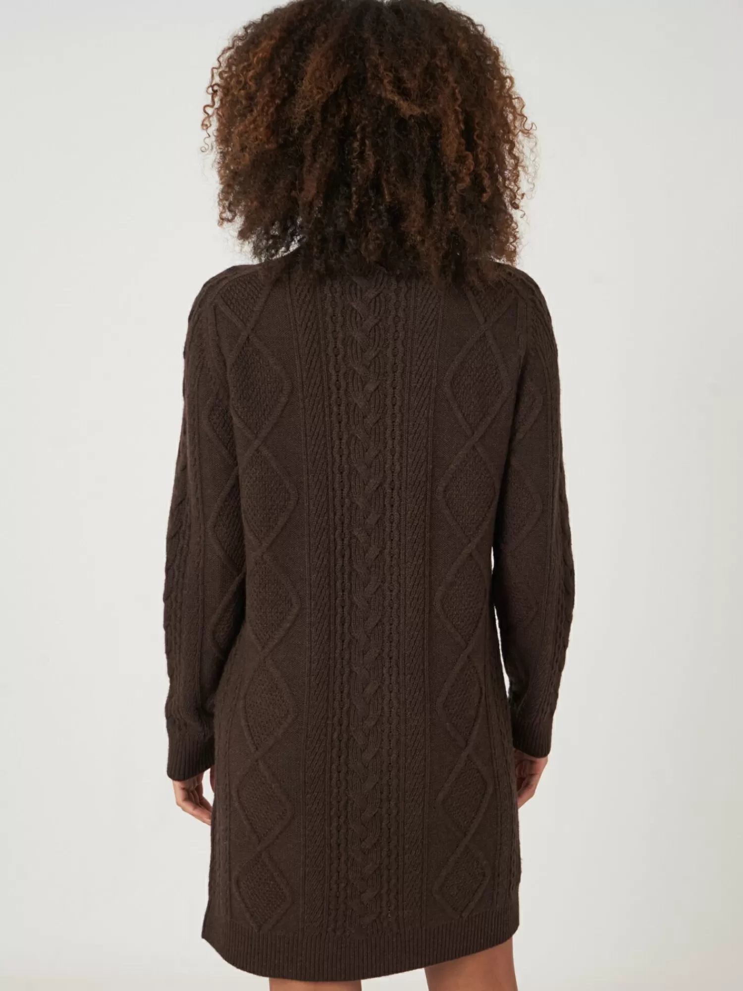 Robe Femme en Laine Mérinos Tricotée - Col Montant Élégant et Motif Câblage Artistique | Modèle Hiver Chaud et Confortable | Collection En Solderie Exceptionnelle