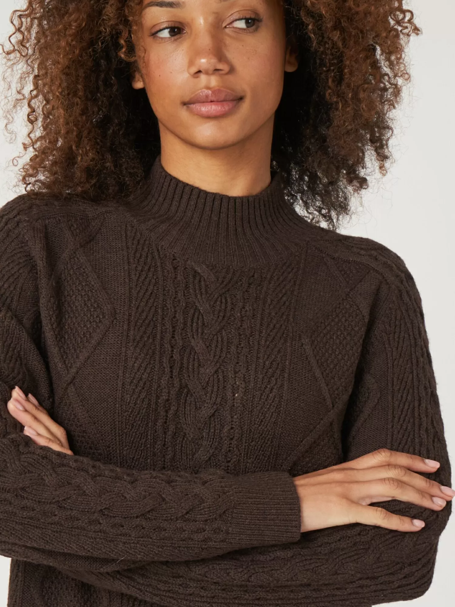 Robe Femme en Laine Mérinos Tricotée - Col Montant Élégant et Motif Câblage Artistique | Modèle Hiver Chaud et Confortable | Collection En Solderie Exceptionnelle