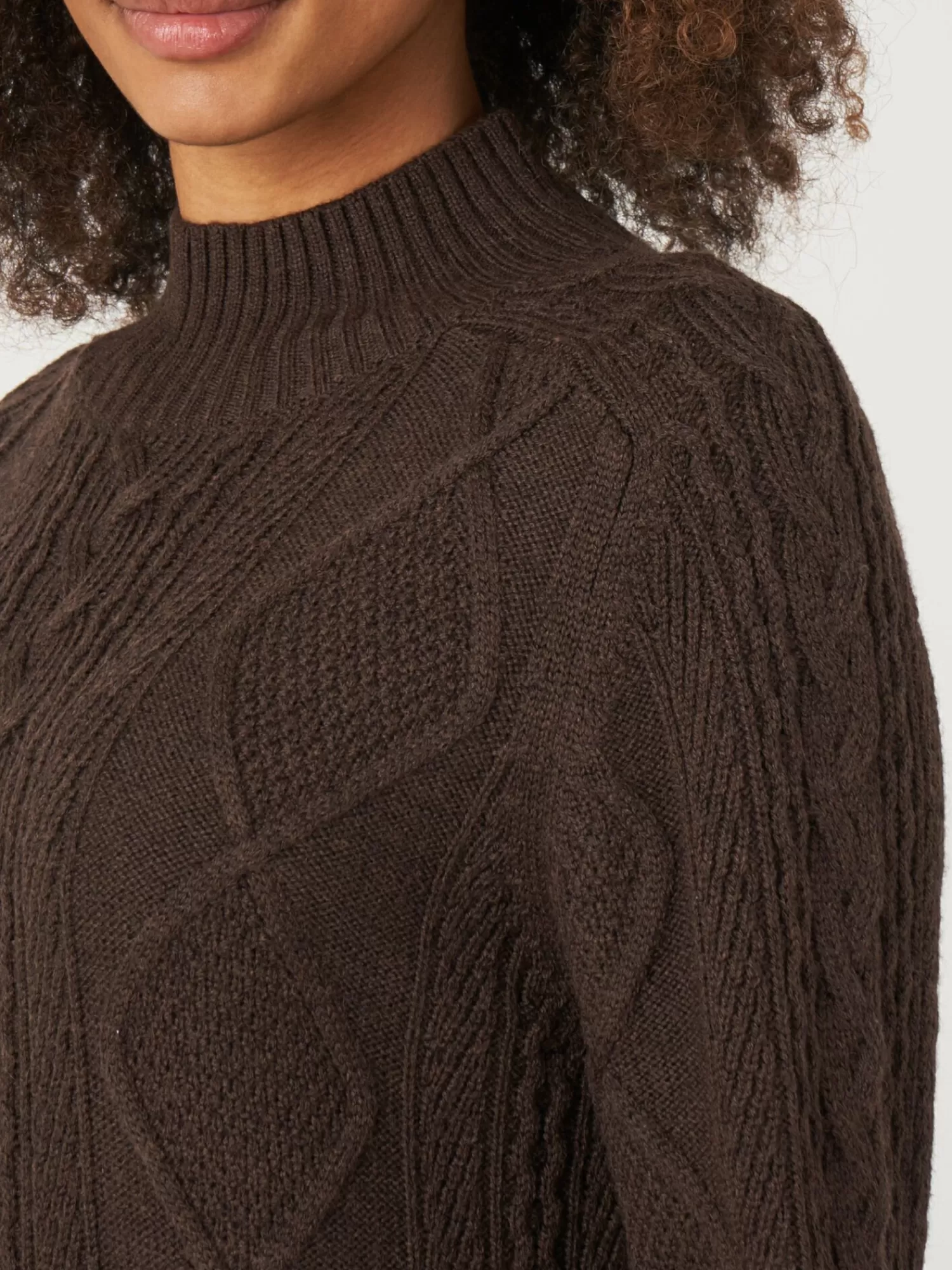 Robe Femme en Laine Mérinos Tricotée - Col Montant Élégant et Motif Câblage Artistique | Modèle Hiver Chaud et Confortable | Collection En Solderie Exceptionnelle
