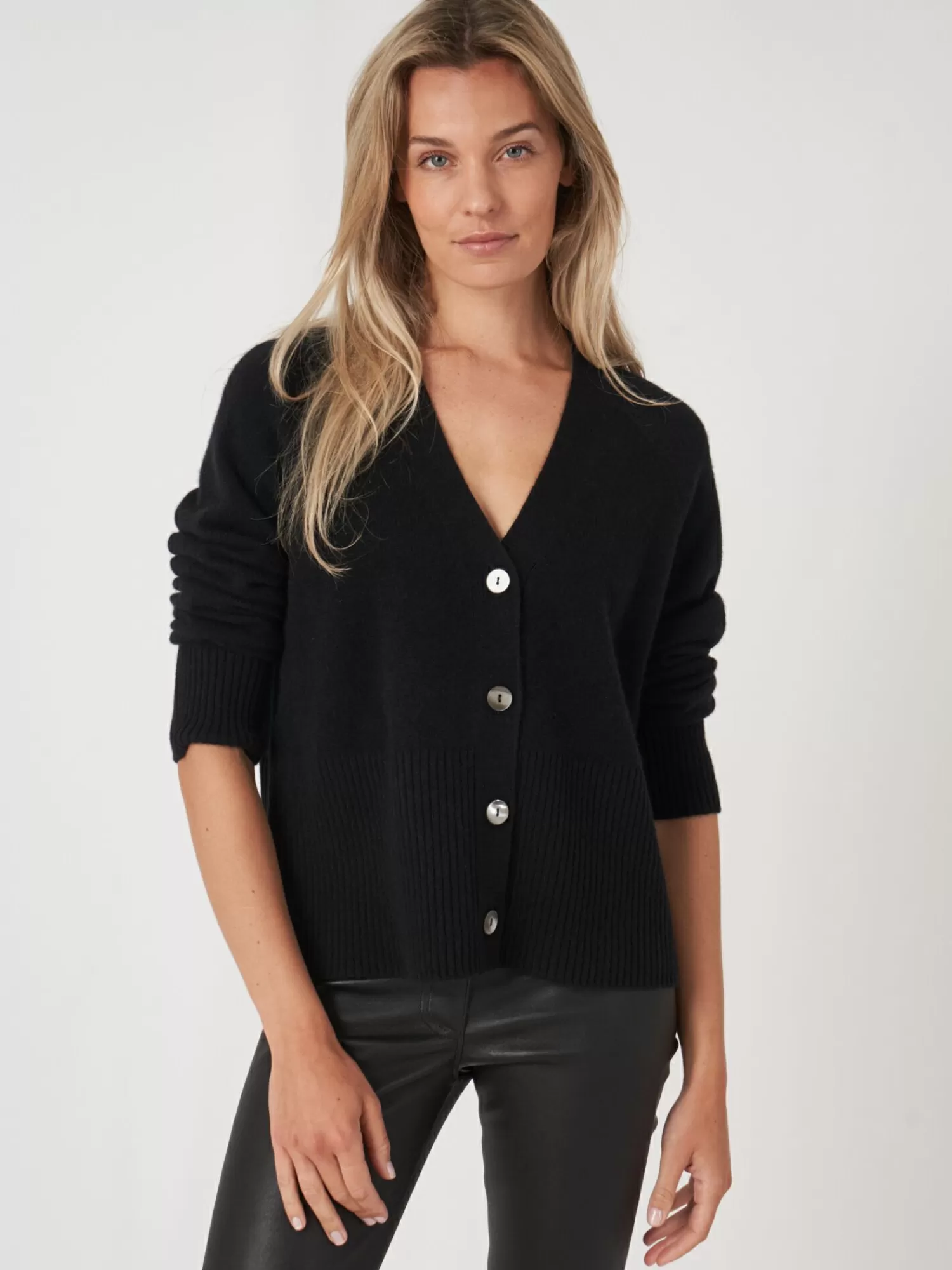 Gilet Femme en Cachemire Noué - Décolleté V Côtelé, Élégance Confortable