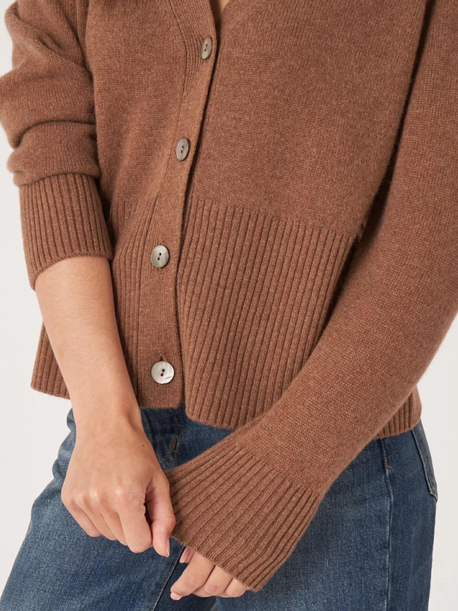 Veste Femme en Cachemire à Boutons - Col V Côtelé Élégant | Soldes Exclusives