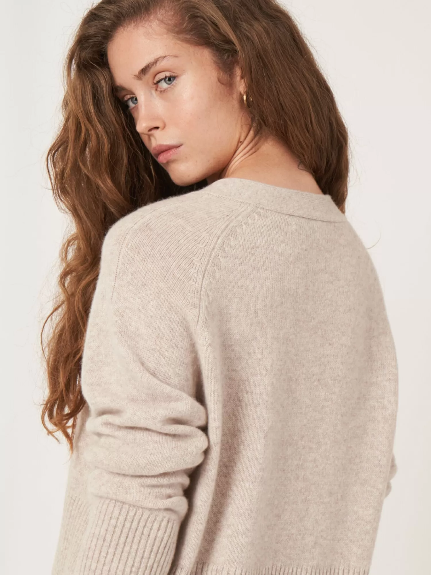 Veste Élégante en Cachemire Noué avec Encolure V Côtelée - Détail Chic pour Femme