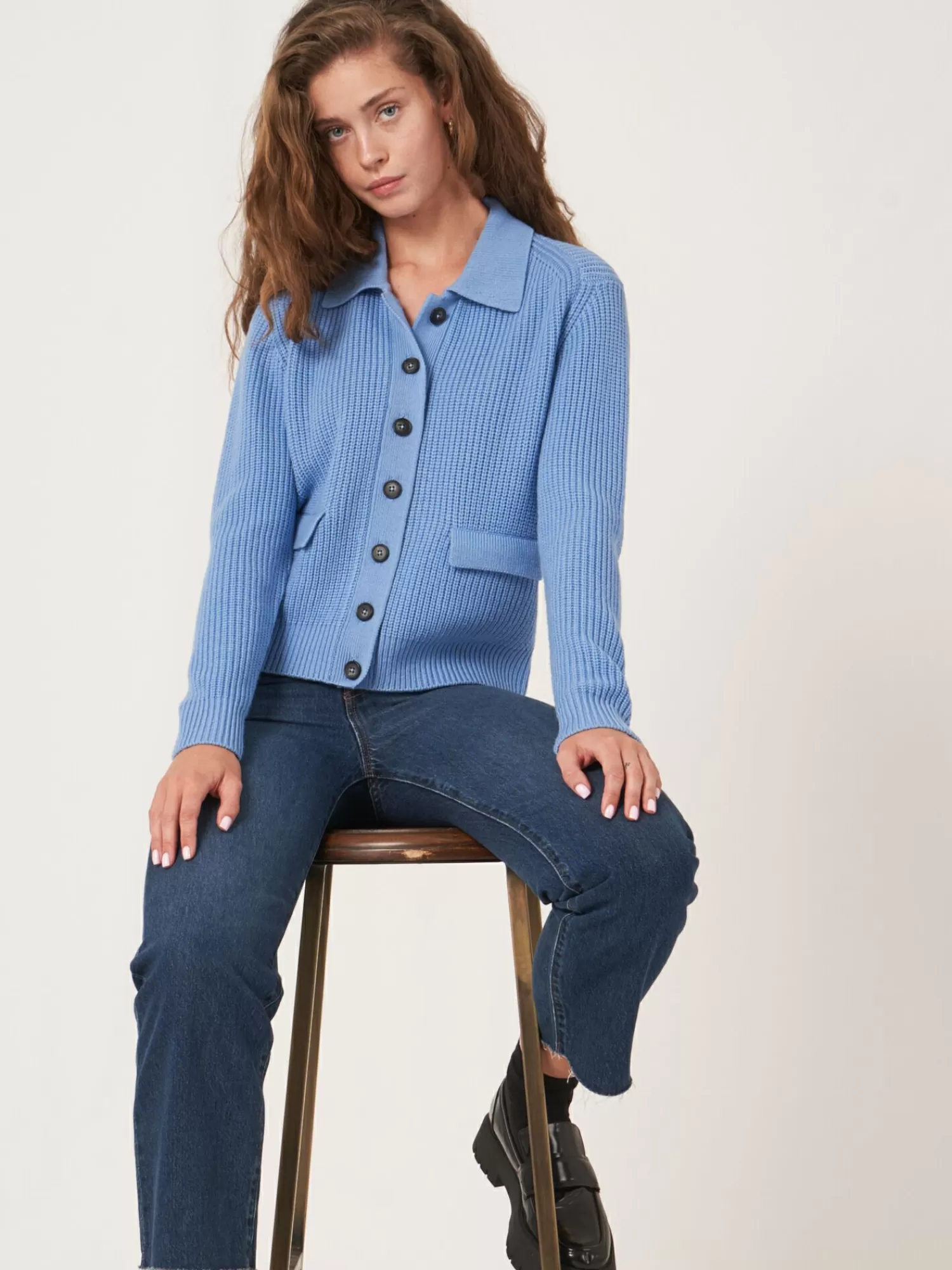 Veste femme en laine mérinos - Col polo et rayures verticales - Promotion exclusive été 

(Variante alternative : Veste décontractée en laine mérinos - Modèle à col rond rayé - Collection soldes dames)