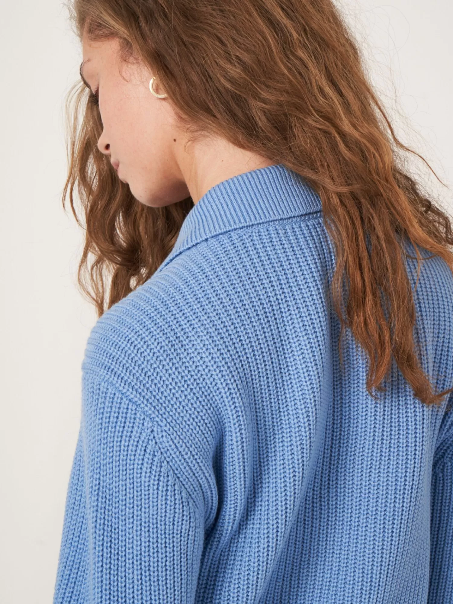 Veste femme en laine mérinos - Col polo et rayures verticales - Promotion exclusive été 

(Variante alternative : Veste décontractée en laine mérinos - Modèle à col rond rayé - Collection soldes dames)