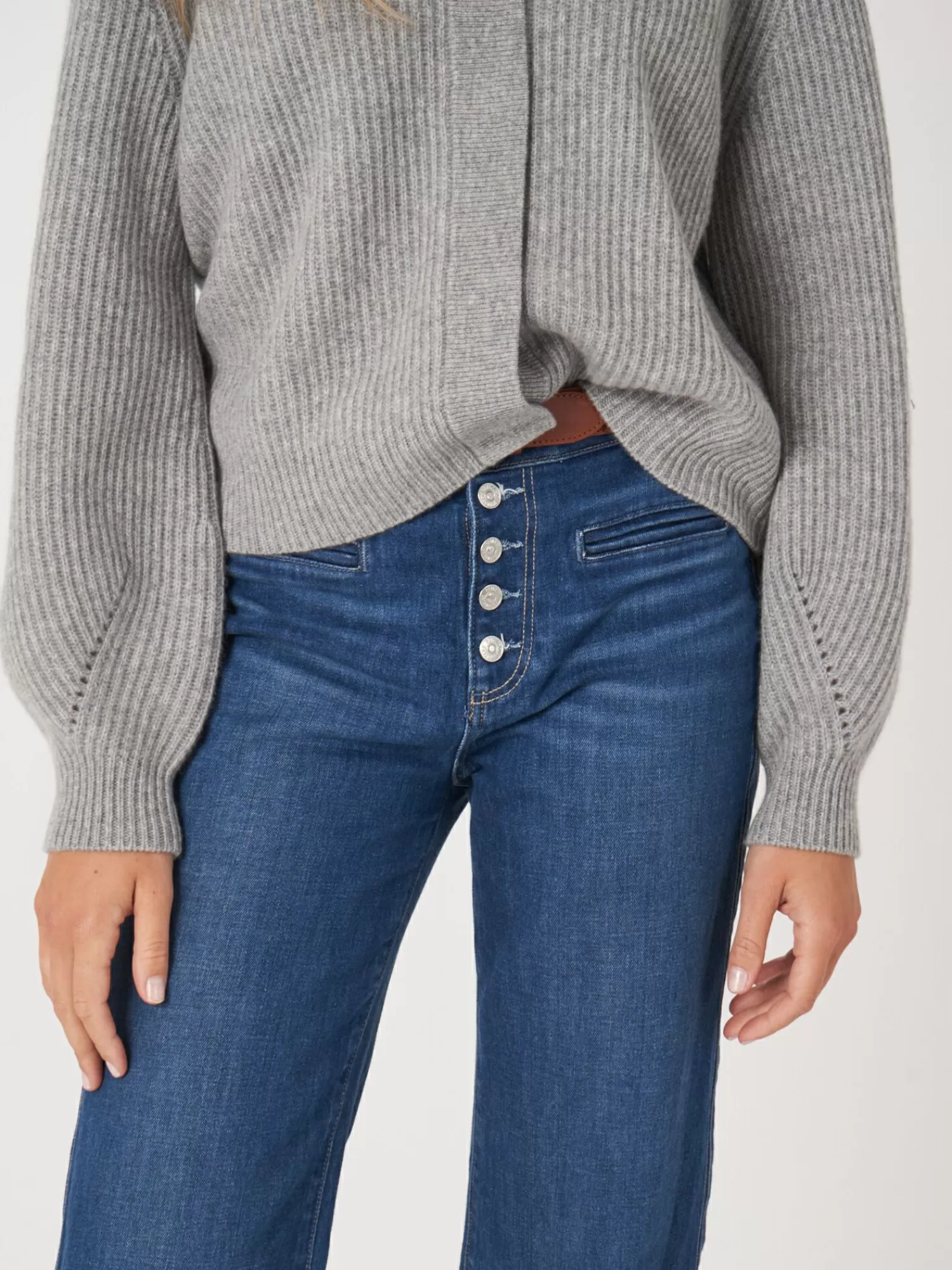 Cardigan Femme en Cachemire - Manches Bouffantes Élégantes  
Pullover Doux pour Automne-Hiver, Style Détendu avec Motifs Texturés  
Veste Femme Chic - Matière Luxueuse et Coupe Confortable  
Idéal pour Tenue Décontractée ou Soirée - Tendance Élégance Hivernale