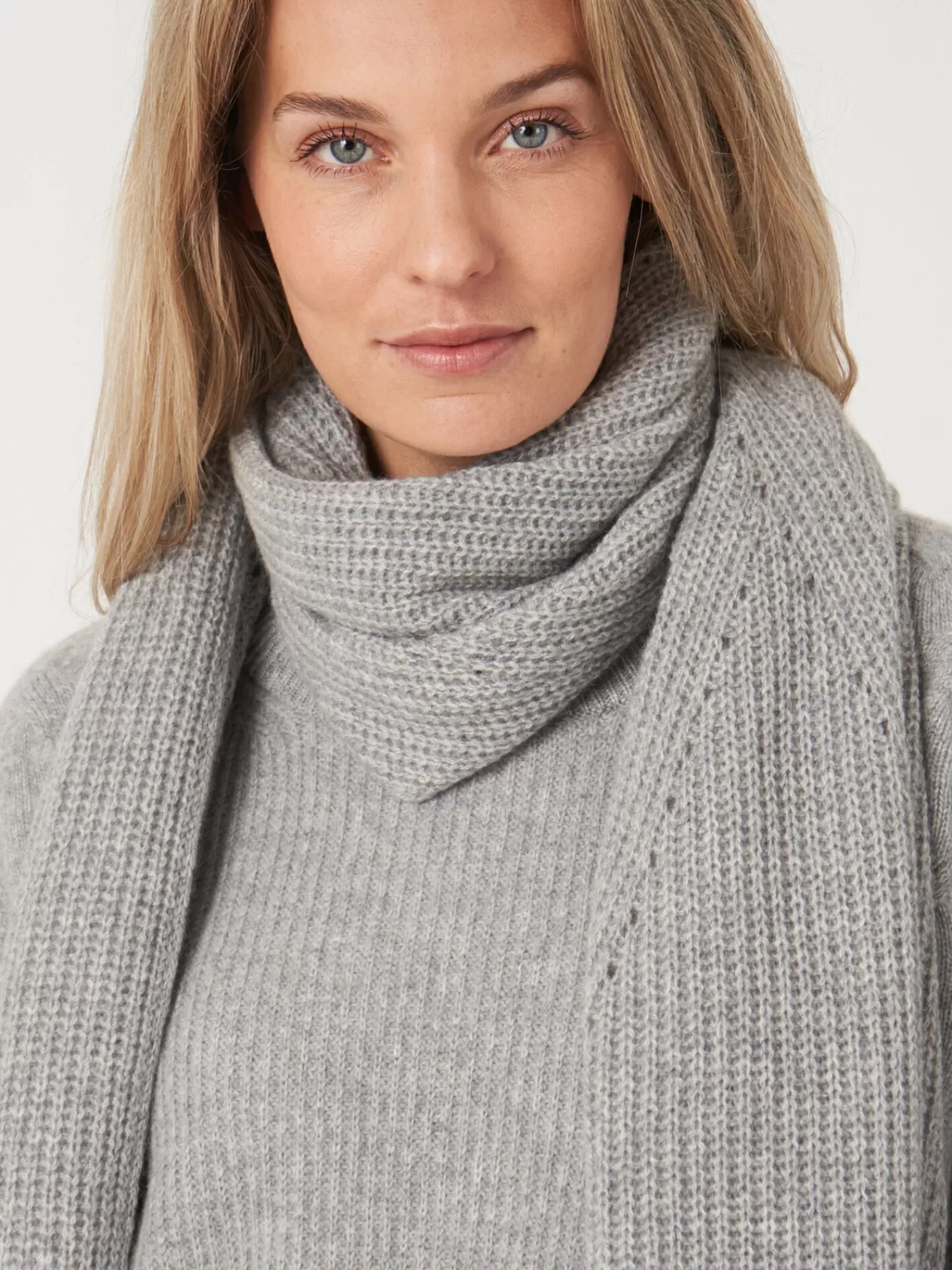 Écharpe Femme en Cachemire Doux à Motifs Côtes - Accessoire Hiver Élégant