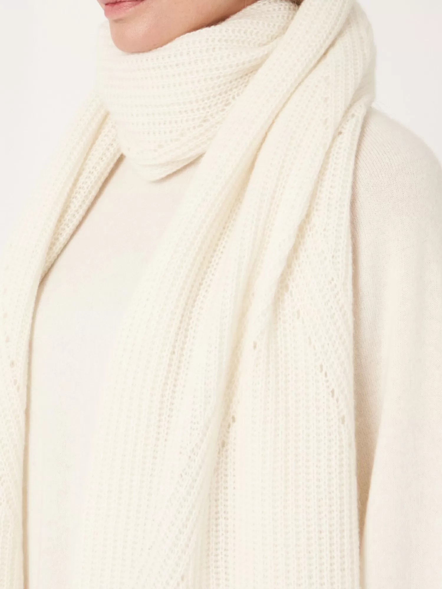 Écharpe Femme en Cachemire Rayé - Douceur Hivernale à Motifs Texturés
