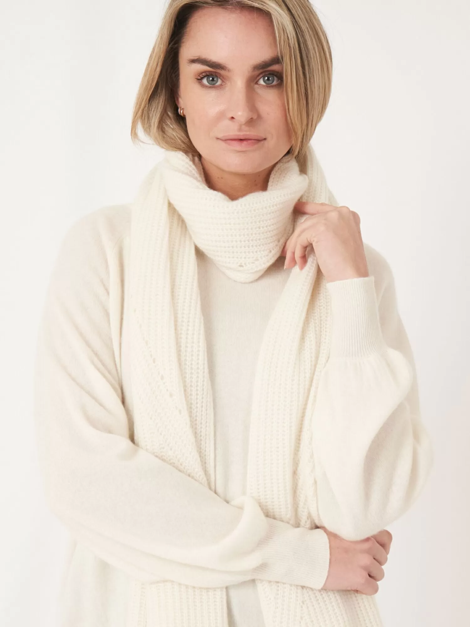 Écharpe Femme en Cachemire Rayé - Douceur Hivernale à Motifs Texturés
