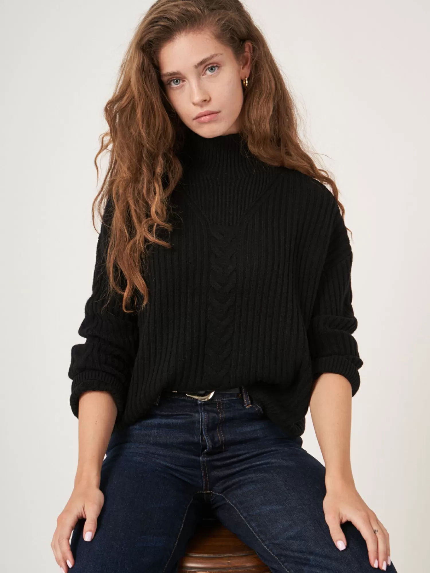 Pull Femme Élégant à Col Montant - Torsades Détaillées et Maille Texturée en Côtes | Promotion Exclusive