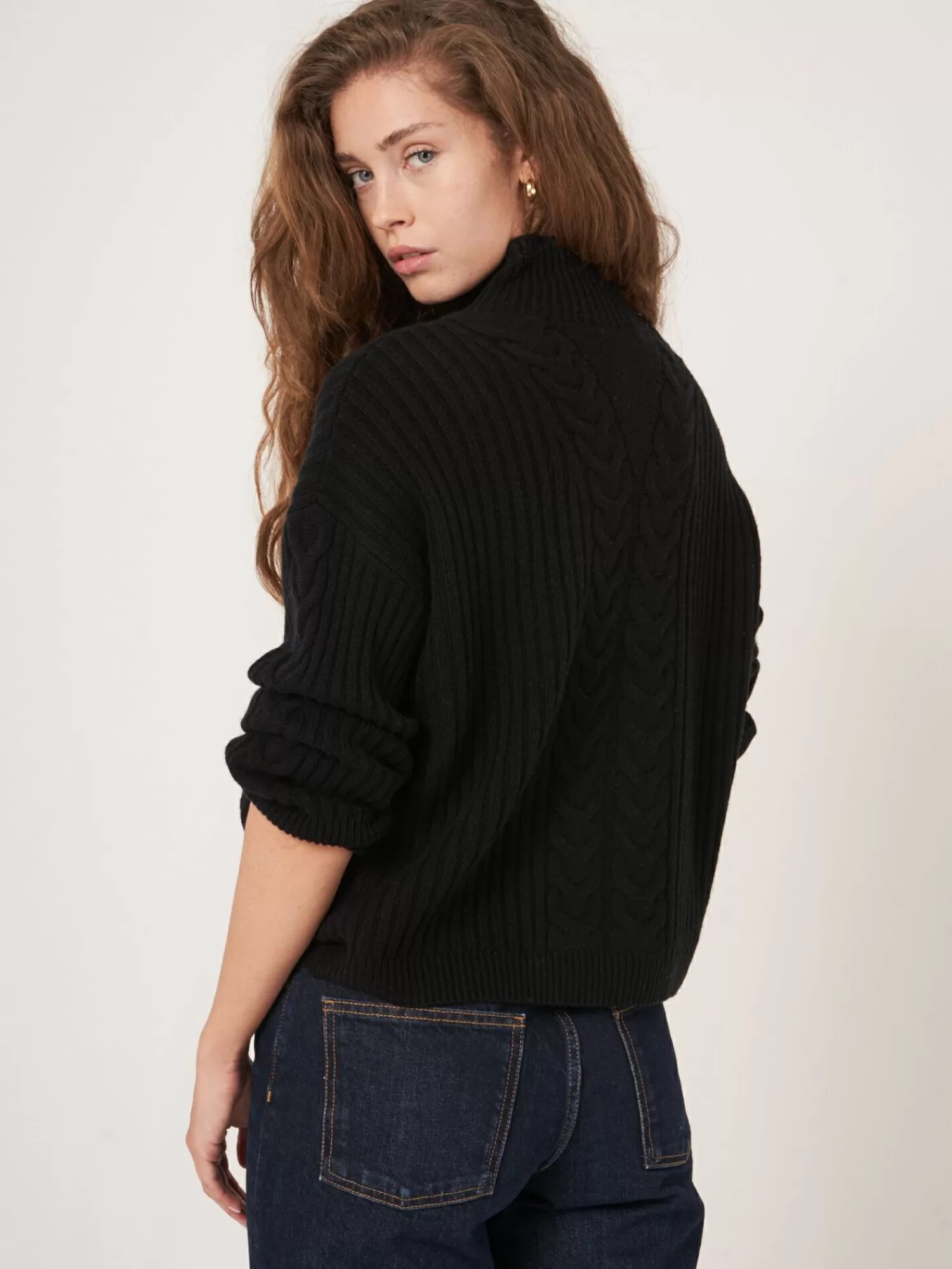 Pull Femme Élégant à Col Montant - Torsades Détaillées et Maille Texturée en Côtes | Promotion Exclusive
