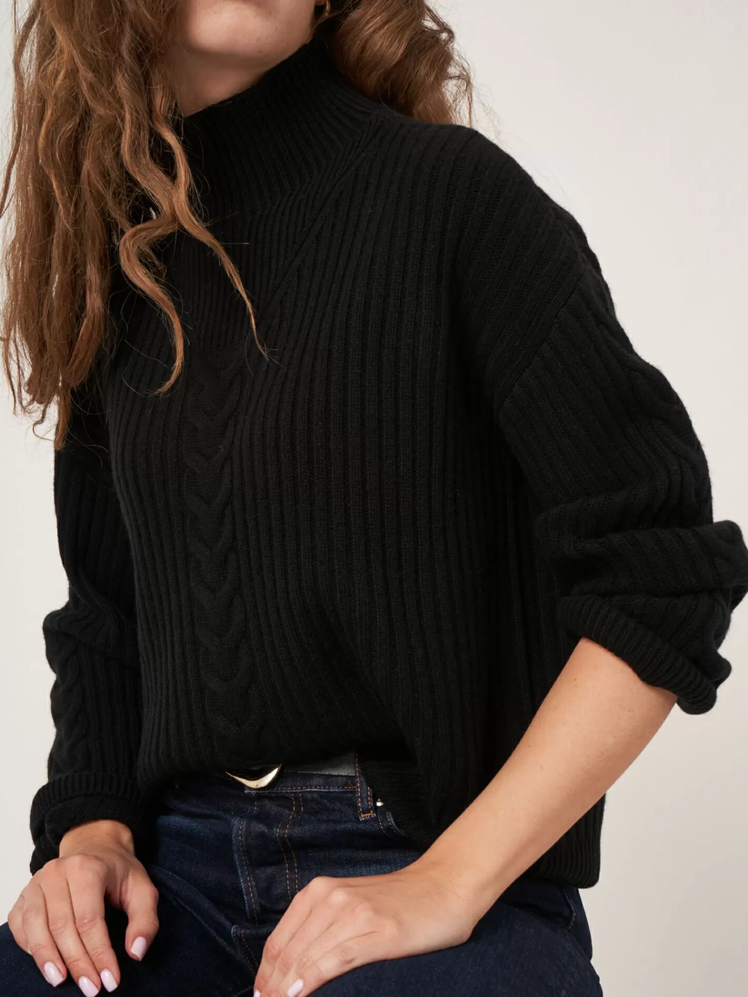 Pull Femme Élégant à Col Montant - Torsades Détaillées et Maille Texturée en Côtes | Promotion Exclusive
