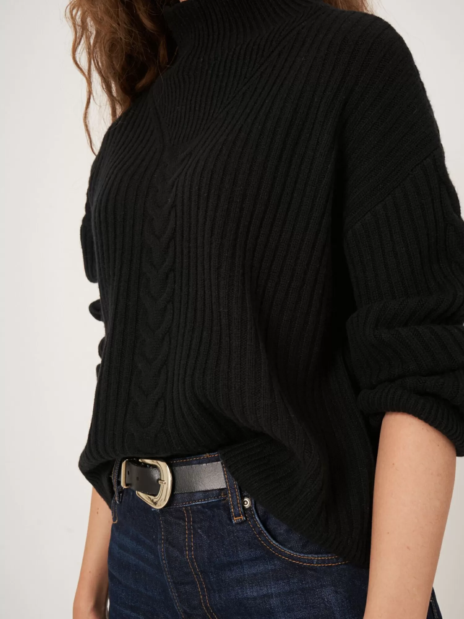 Pull Femme Élégant à Col Montant - Torsades Détaillées et Maille Texturée en Côtes | Promotion Exclusive