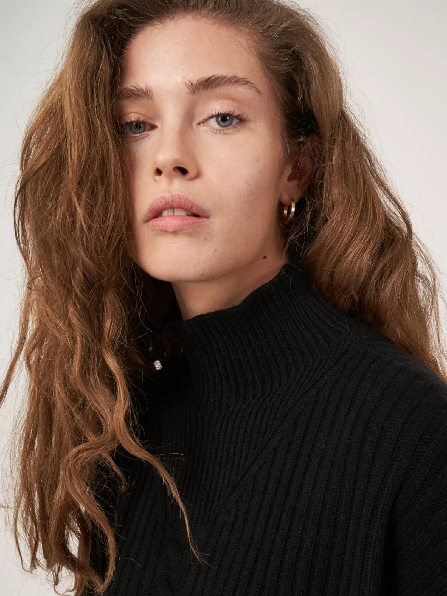 Pull Femme Élégant à Col Montant - Torsades Détaillées et Maille Texturée en Côtes | Promotion Exclusive