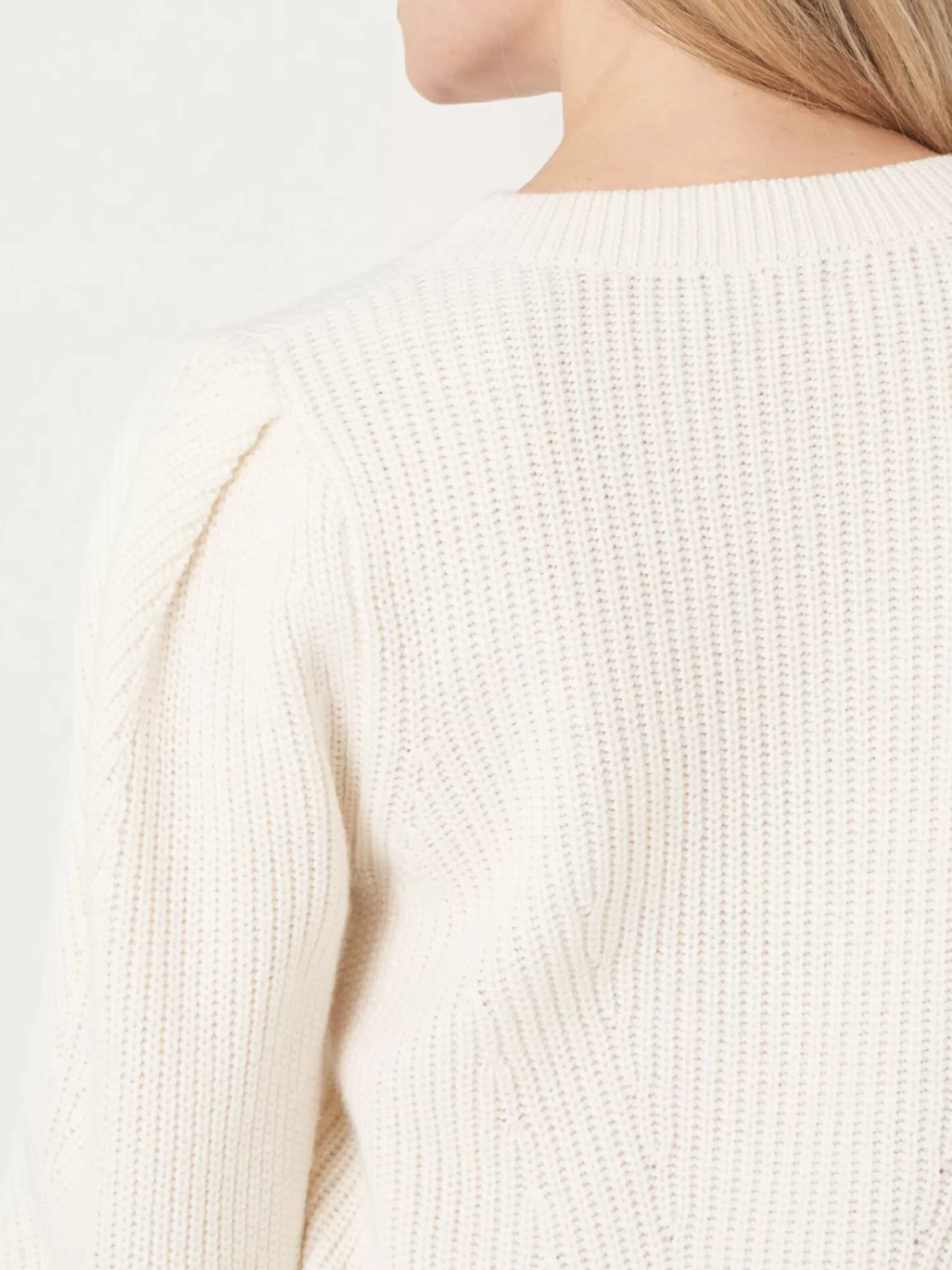 Pull Femme en Laine Mérinos à Rayures - Détails d'Épaule Élégants pour un Style Unique