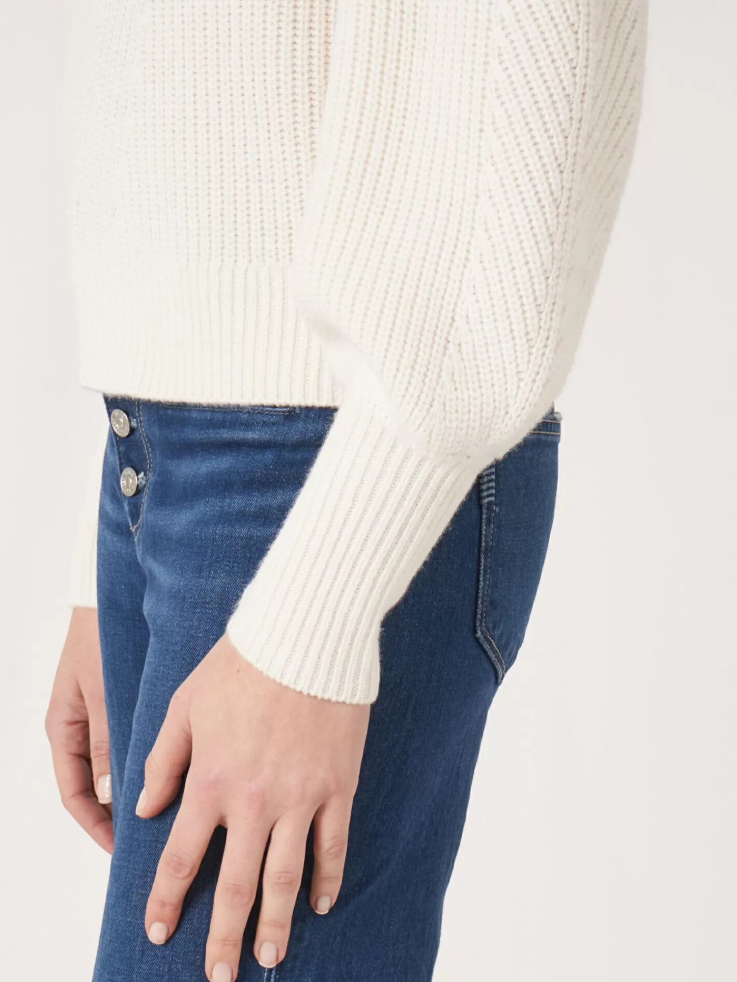 Pull Femme en Laine Mérinos à Rayures - Détails d'Épaule Élégants pour un Style Unique