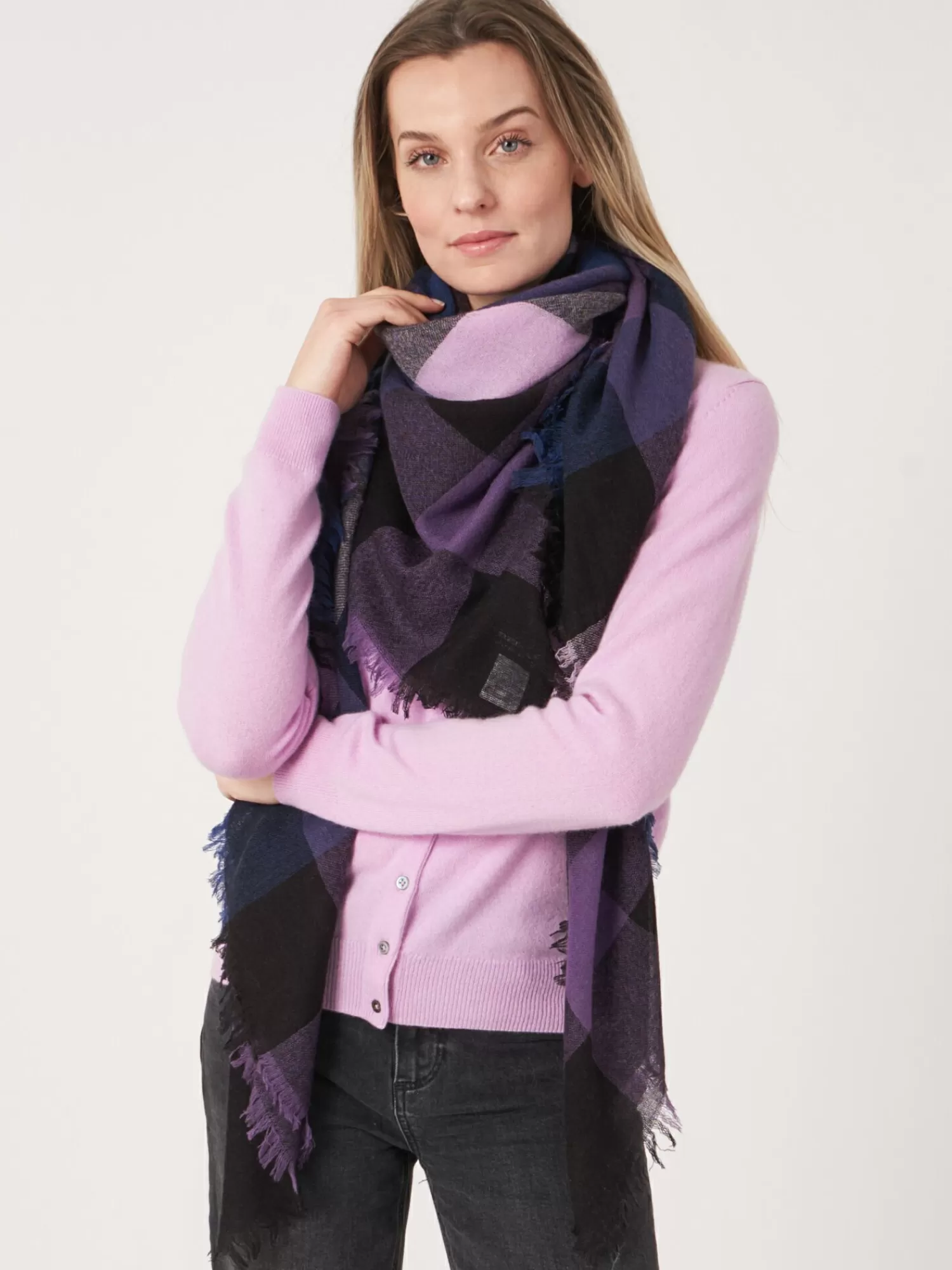 Écharpe Femme en Cachemire Tissé à Carreaux - Tissage Artisanal pour un Style Élégant et Confortable