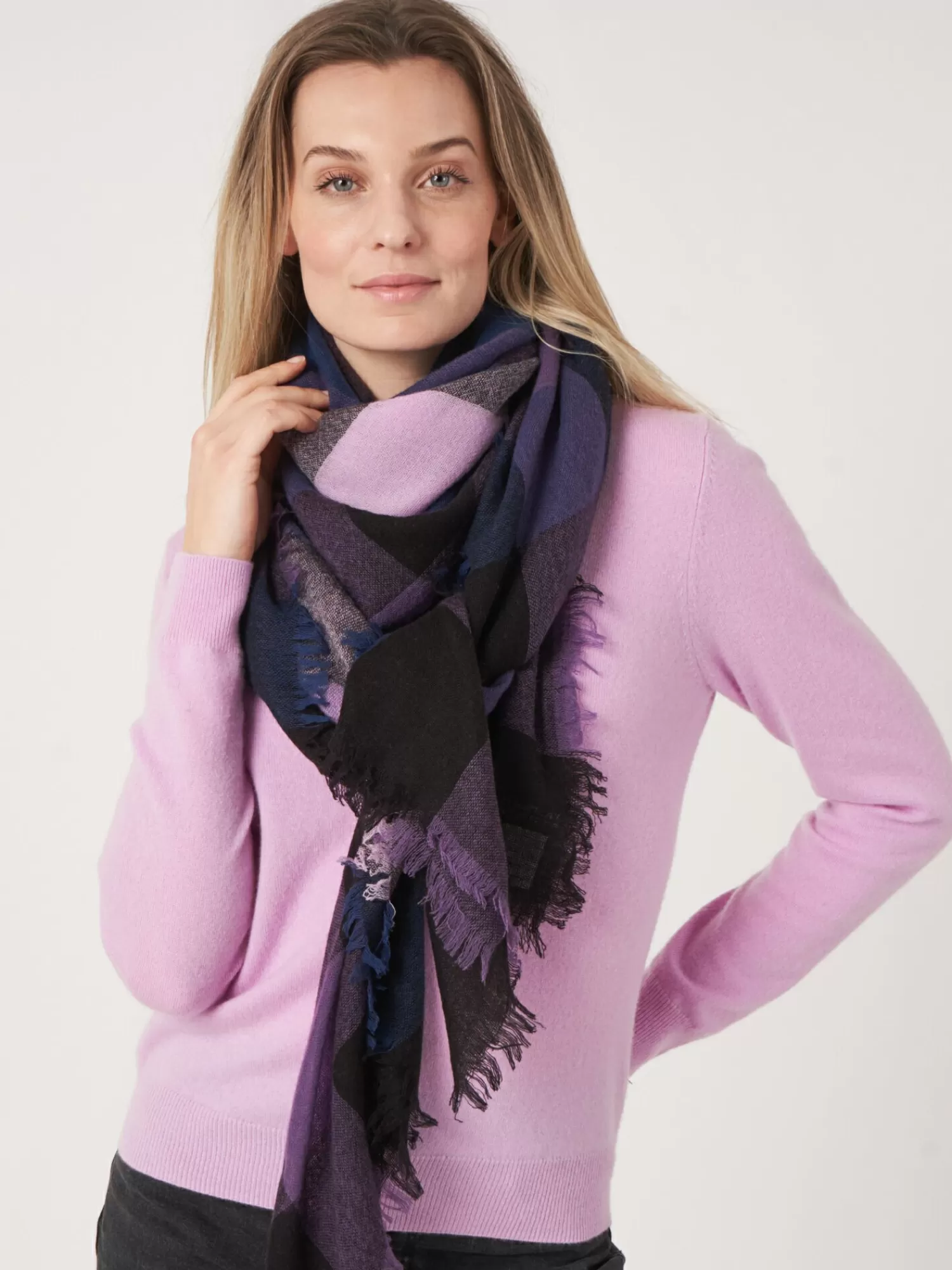 Écharpe Femme en Cachemire Tissé à Carreaux - Tissage Artisanal pour un Style Élégant et Confortable